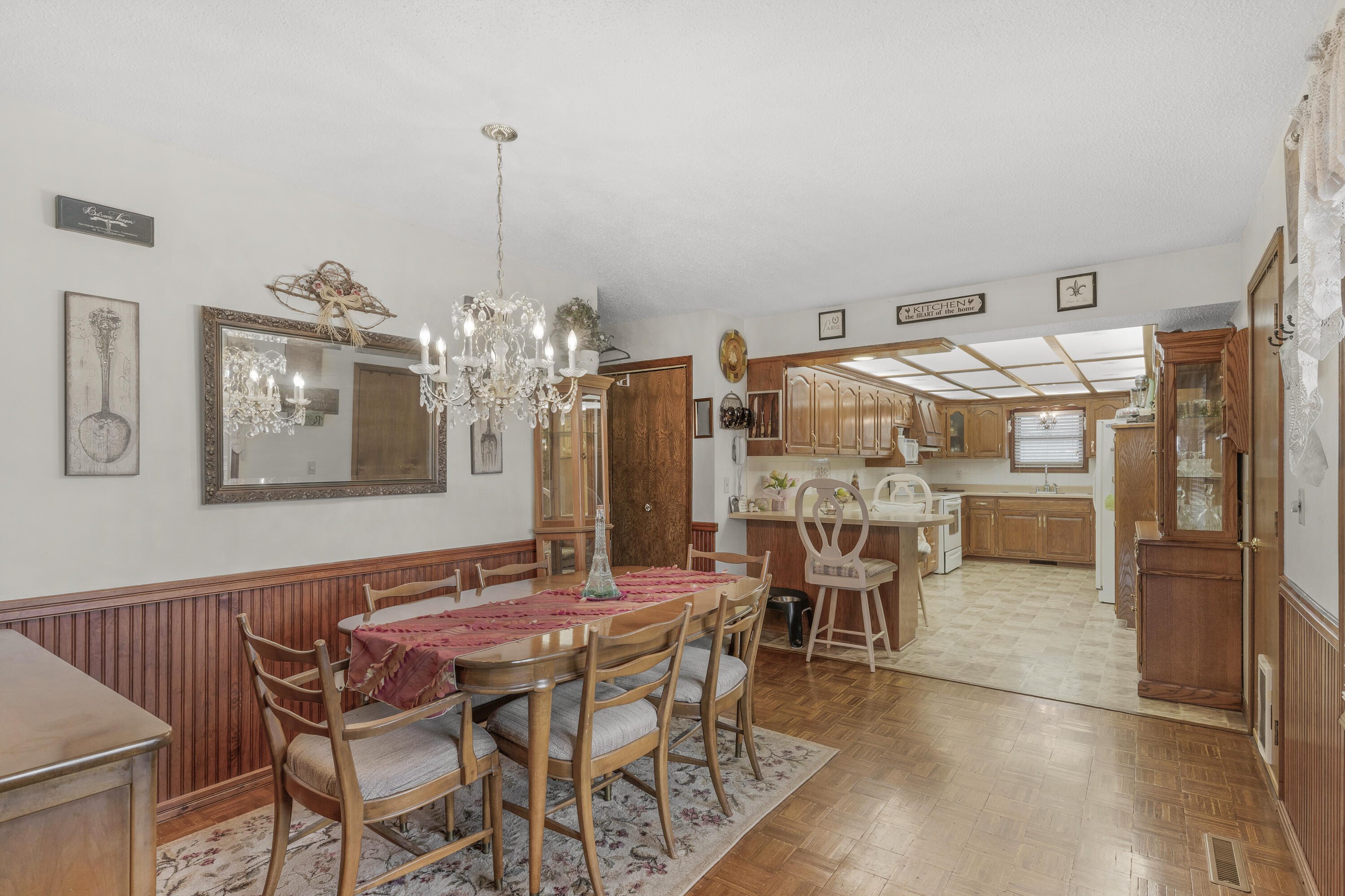 601 East Mccracken Road Property Photo 6