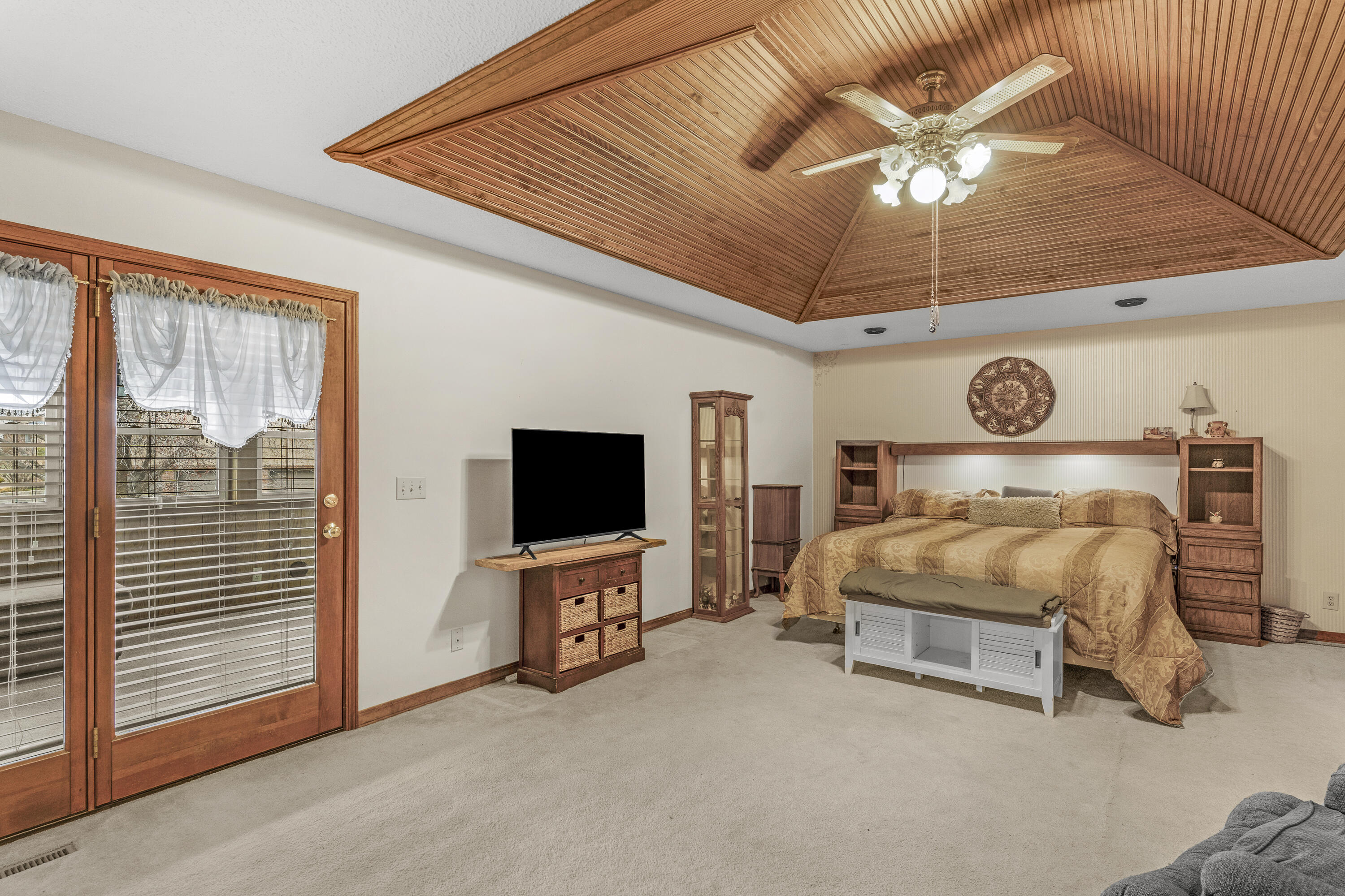 601 East Mccracken Road Property Photo 15