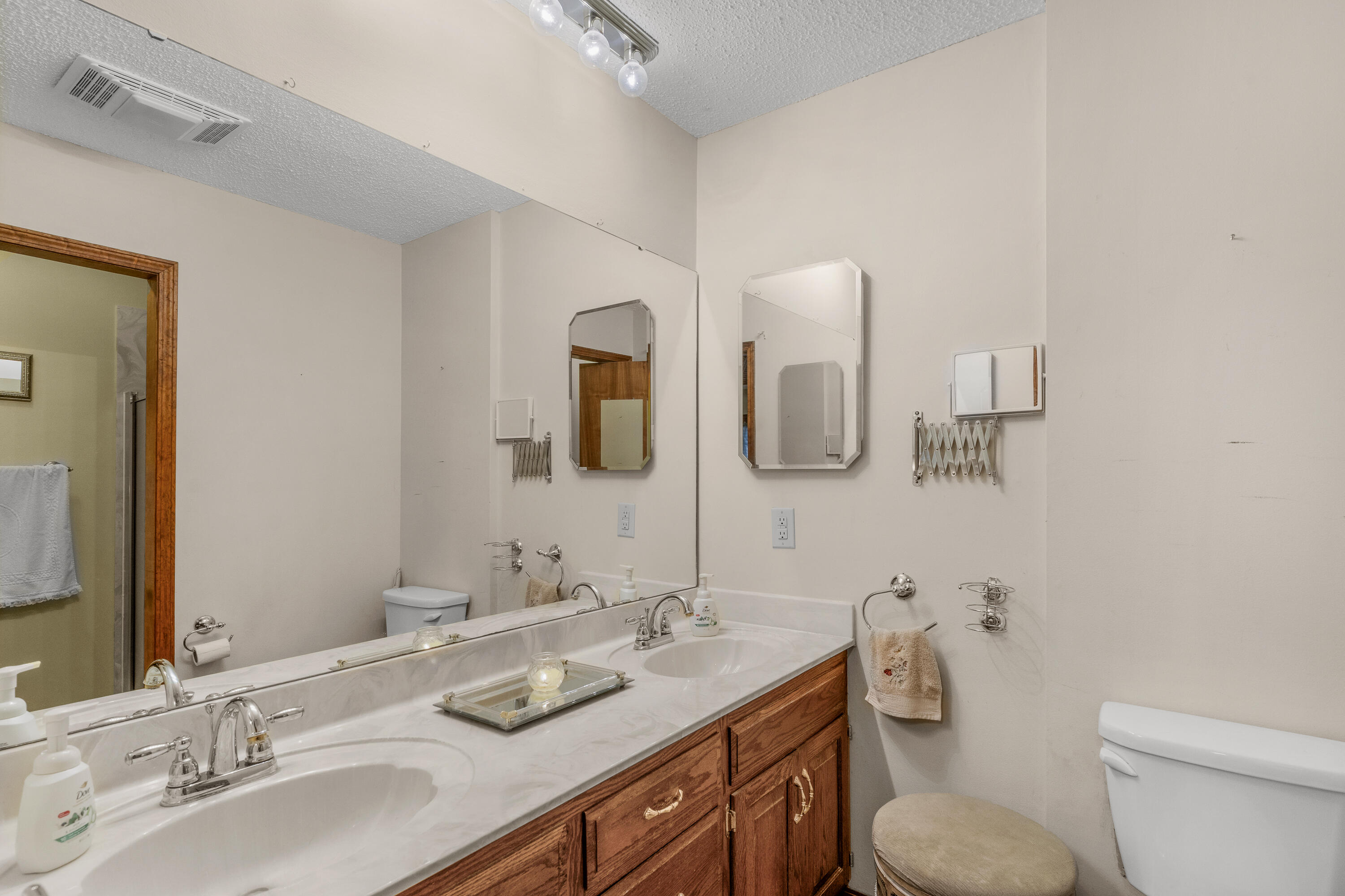 601 East Mccracken Road Property Photo 19