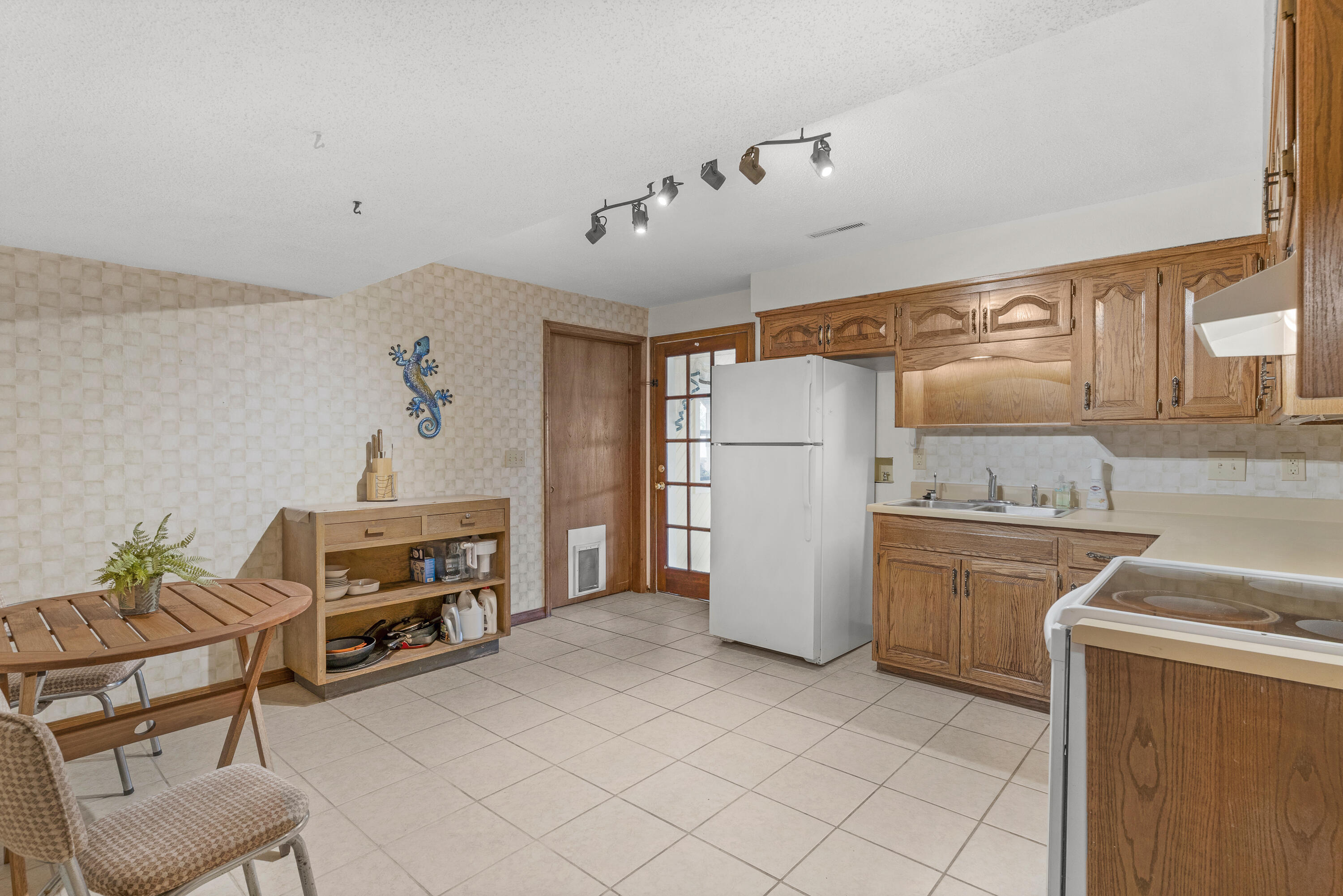 601 East Mccracken Road Property Photo 32