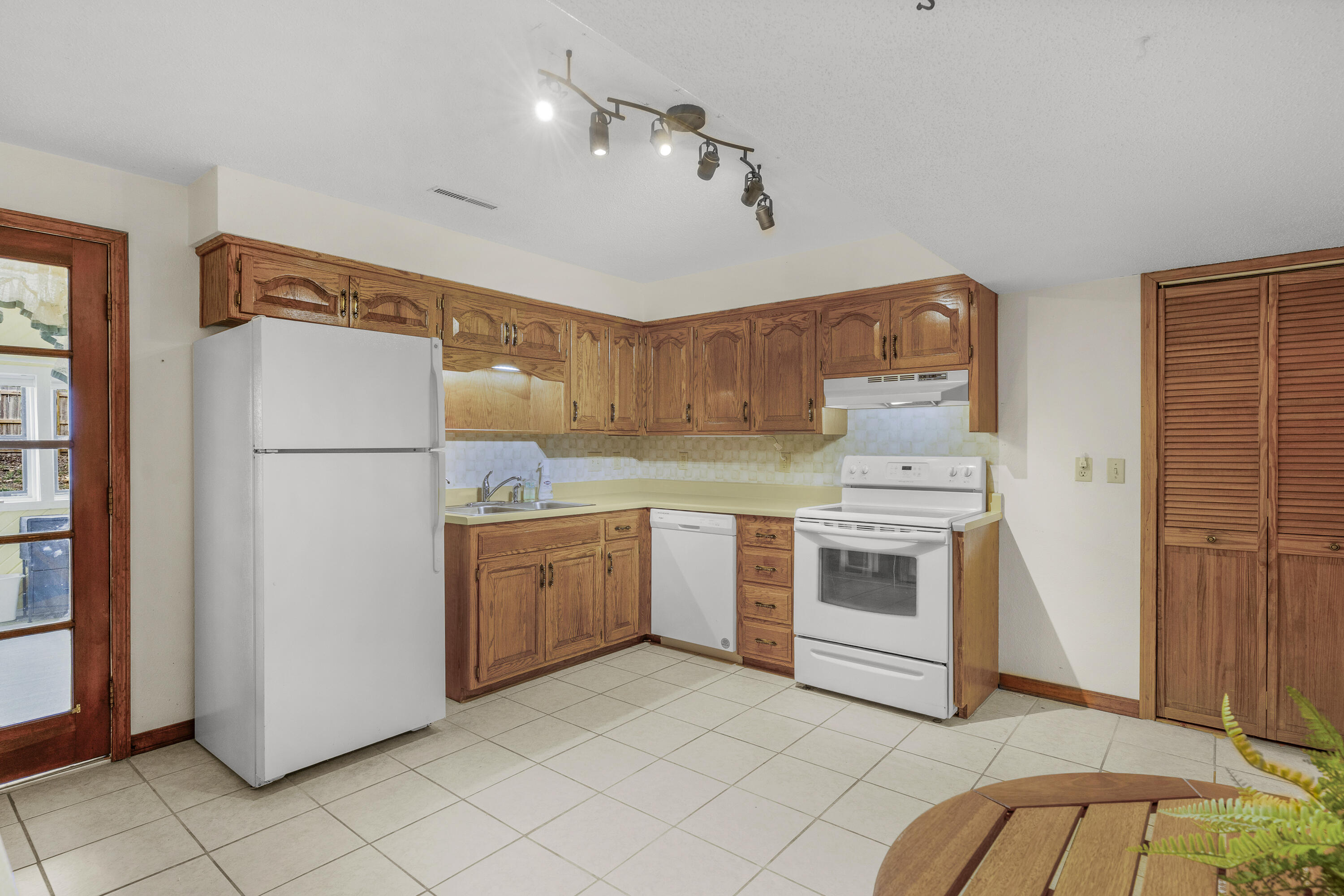 601 East Mccracken Road Property Photo 33