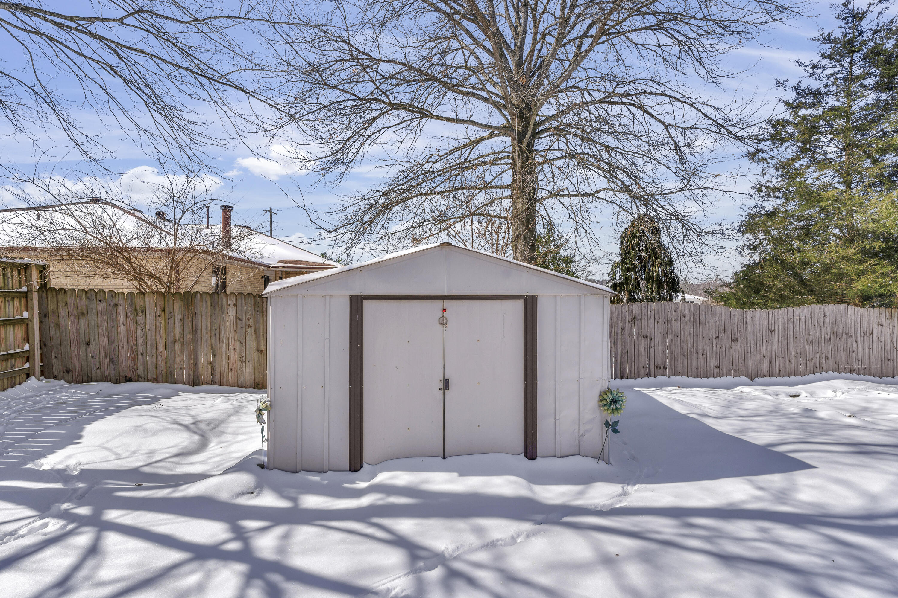 601 East Mccracken Road Property Photo 48