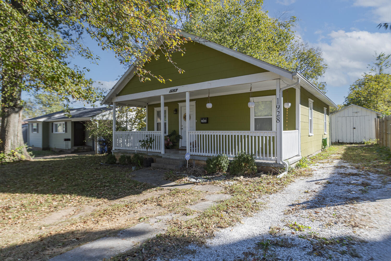 1928 West Olive Street Property Photo 1