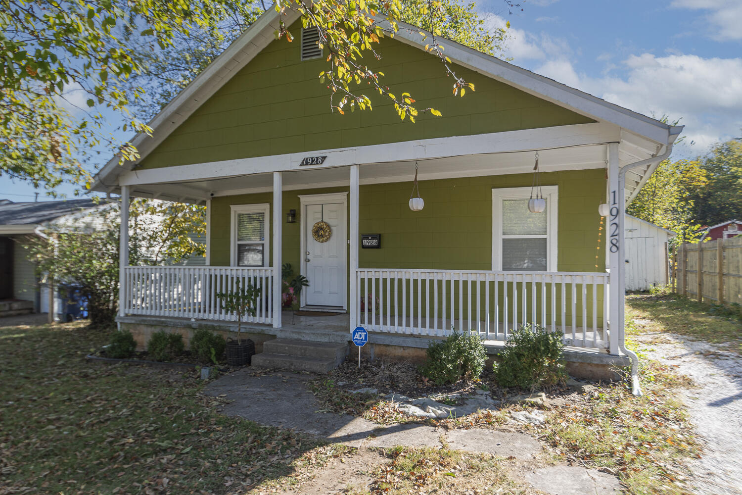 1928 West Olive Street Property Photo 2