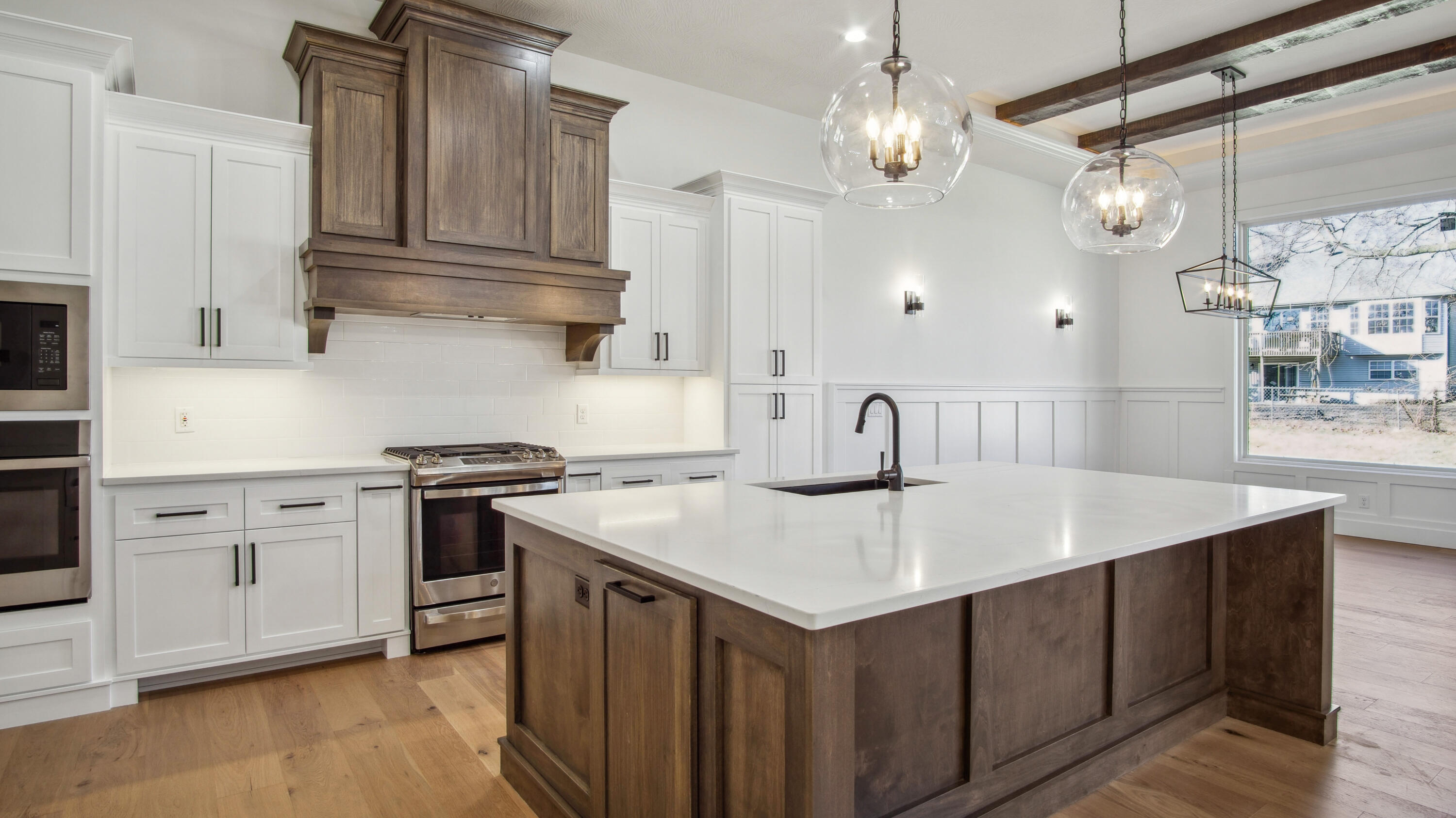 3925 East Woodhue Street Property Photo 6