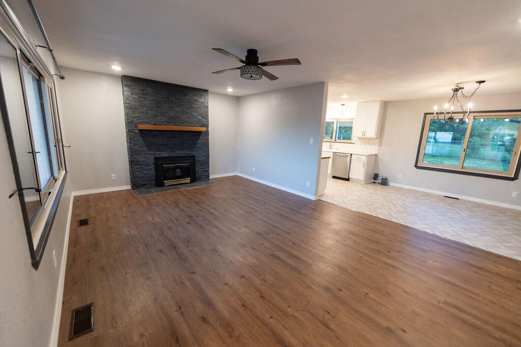 912 Armstrong Avenue Property Photo 4