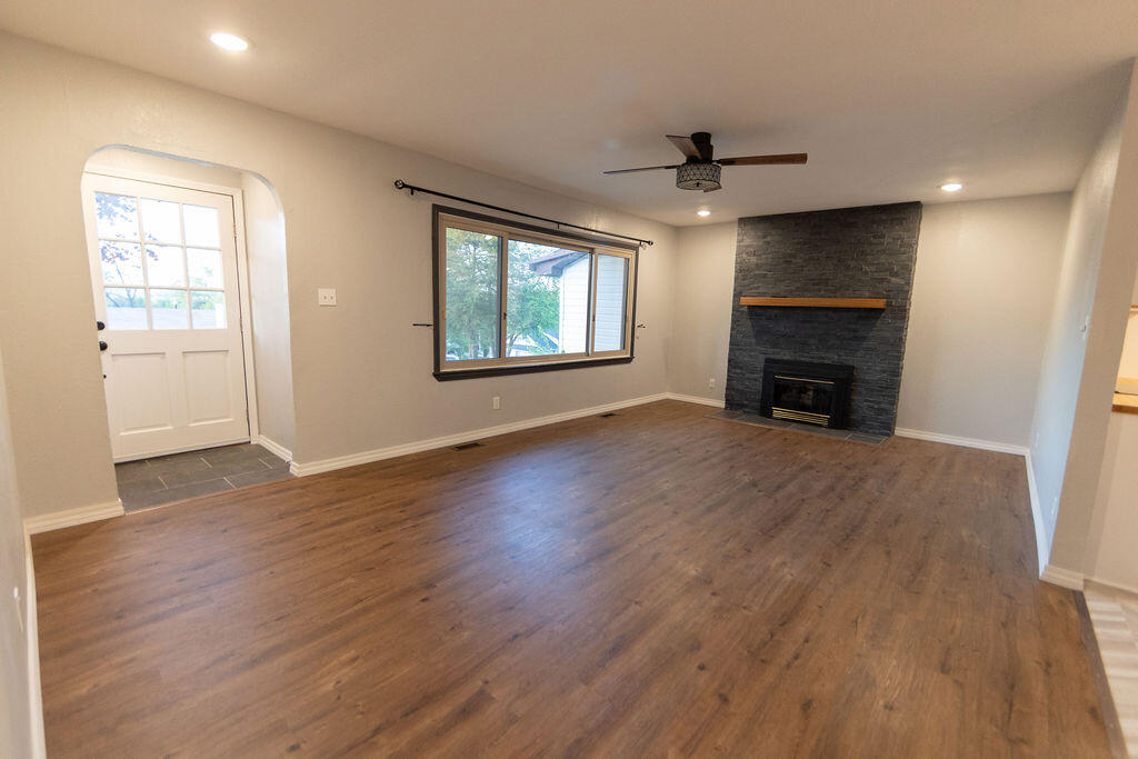 912 Armstrong Avenue Property Photo 7