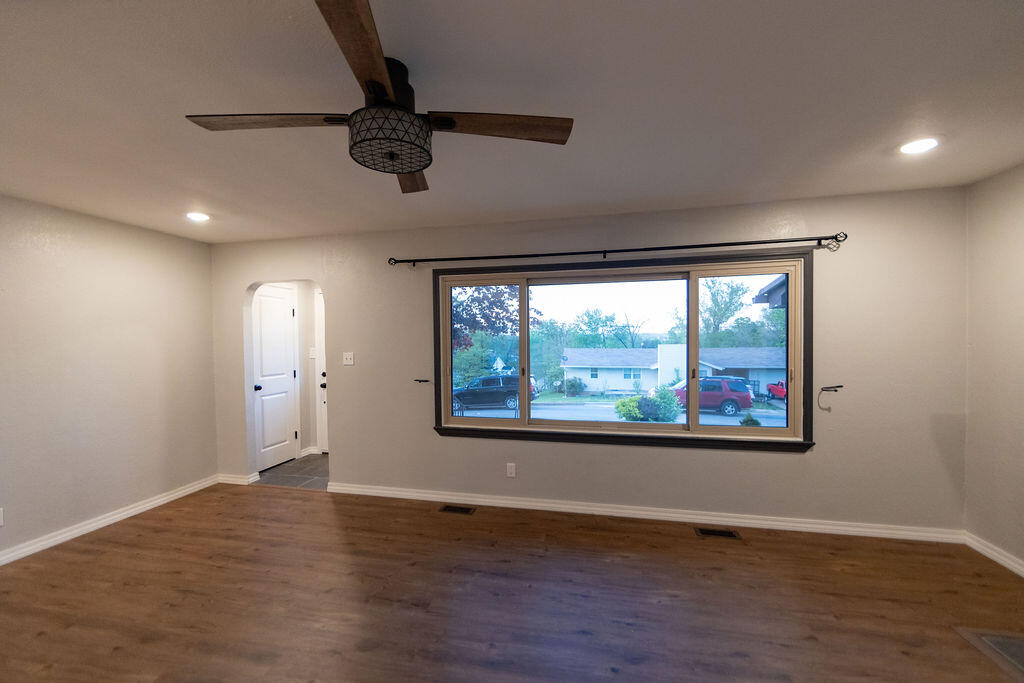 912 Armstrong Avenue Property Photo 9