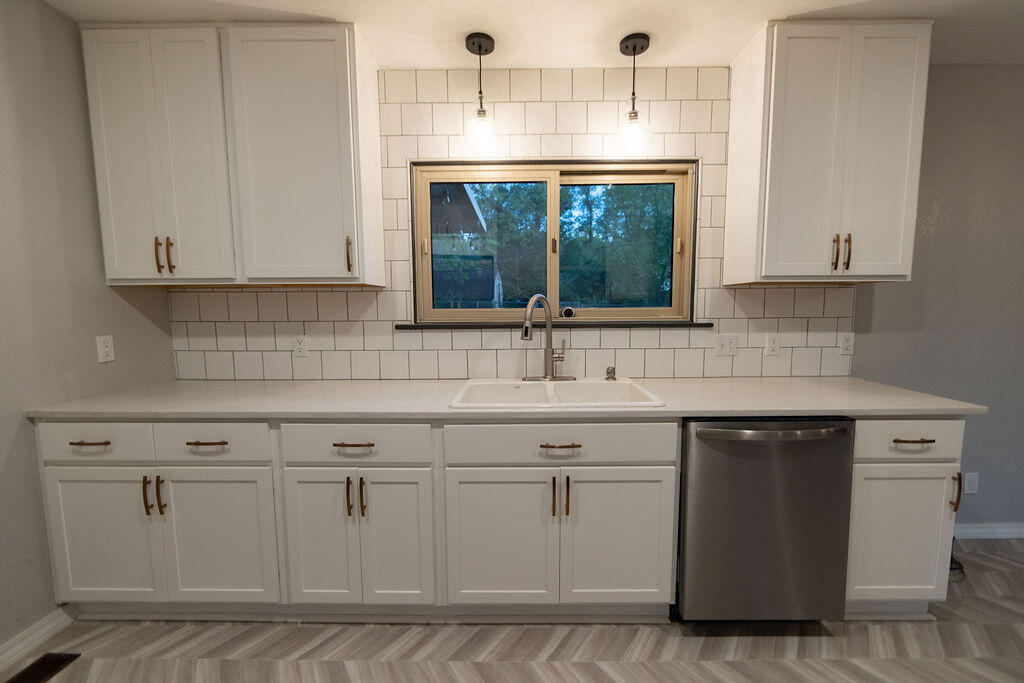 912 Armstrong Avenue Property Photo 16