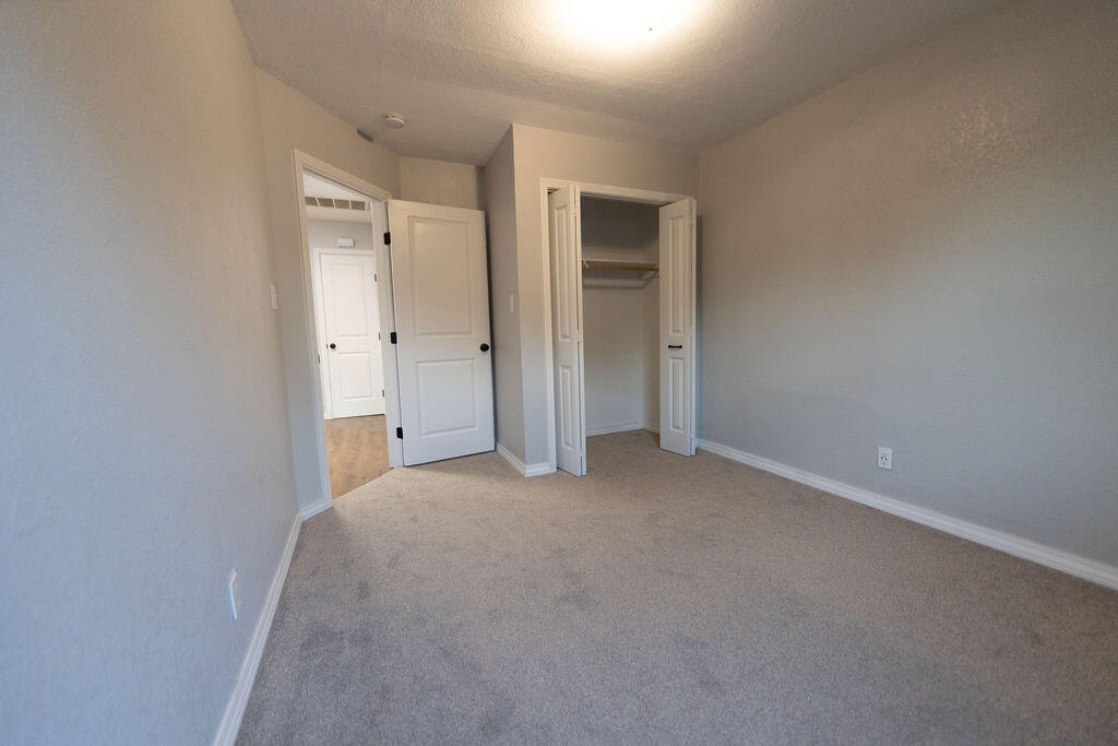 912 Armstrong Avenue Property Photo 26