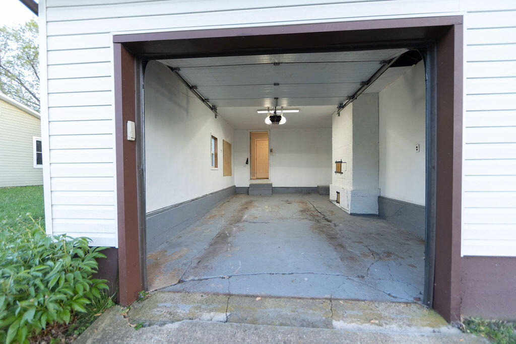 912 Armstrong Avenue Property Photo 42