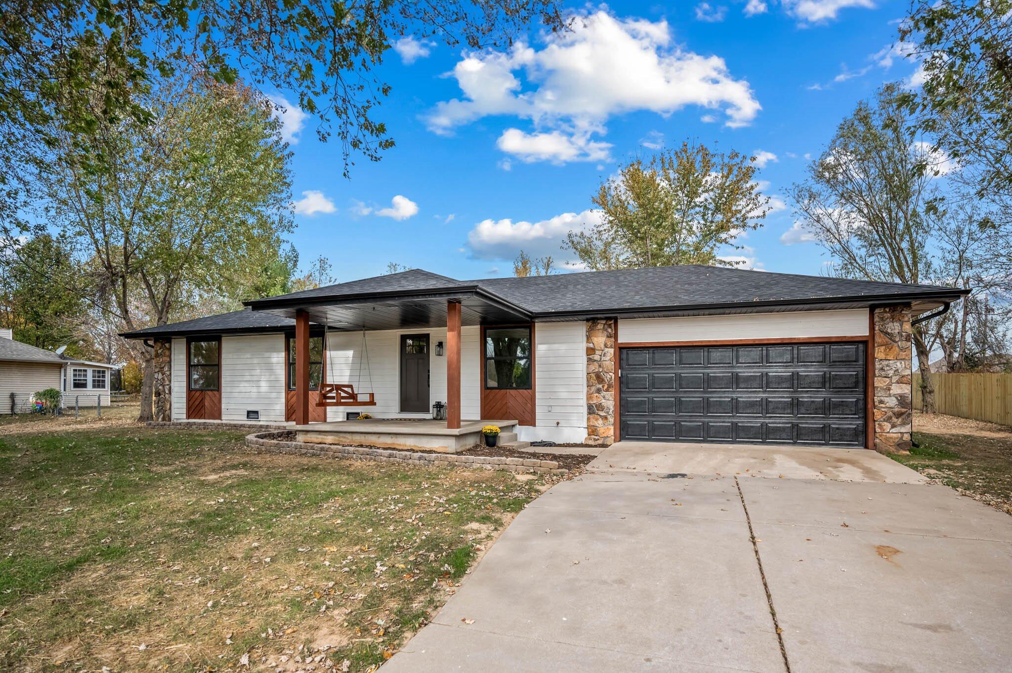 Lone Hickory Real Estate Listings Main Image