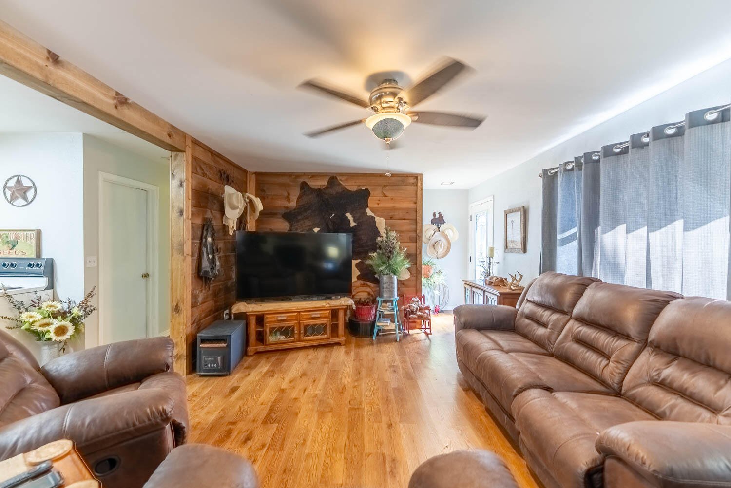 313 Beatrice Property Photo 8