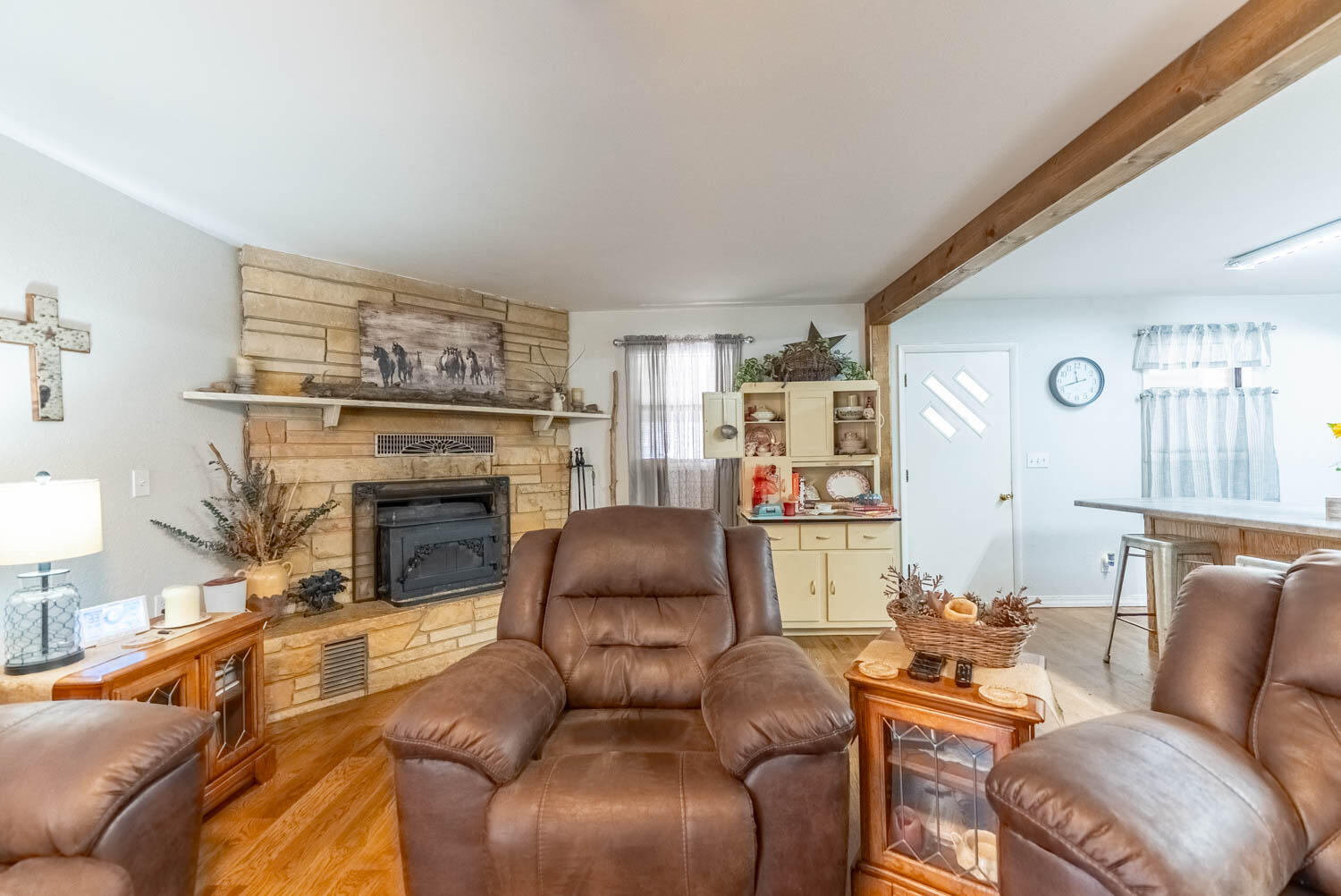 313 Beatrice Property Photo 9