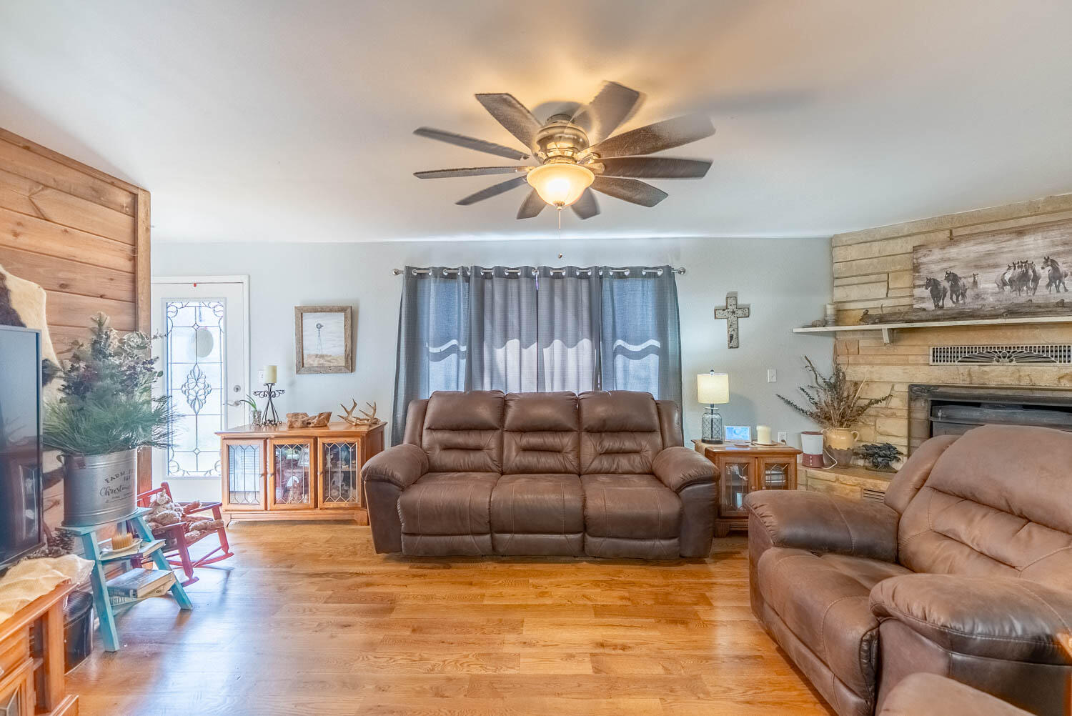 313 Beatrice Property Photo 10