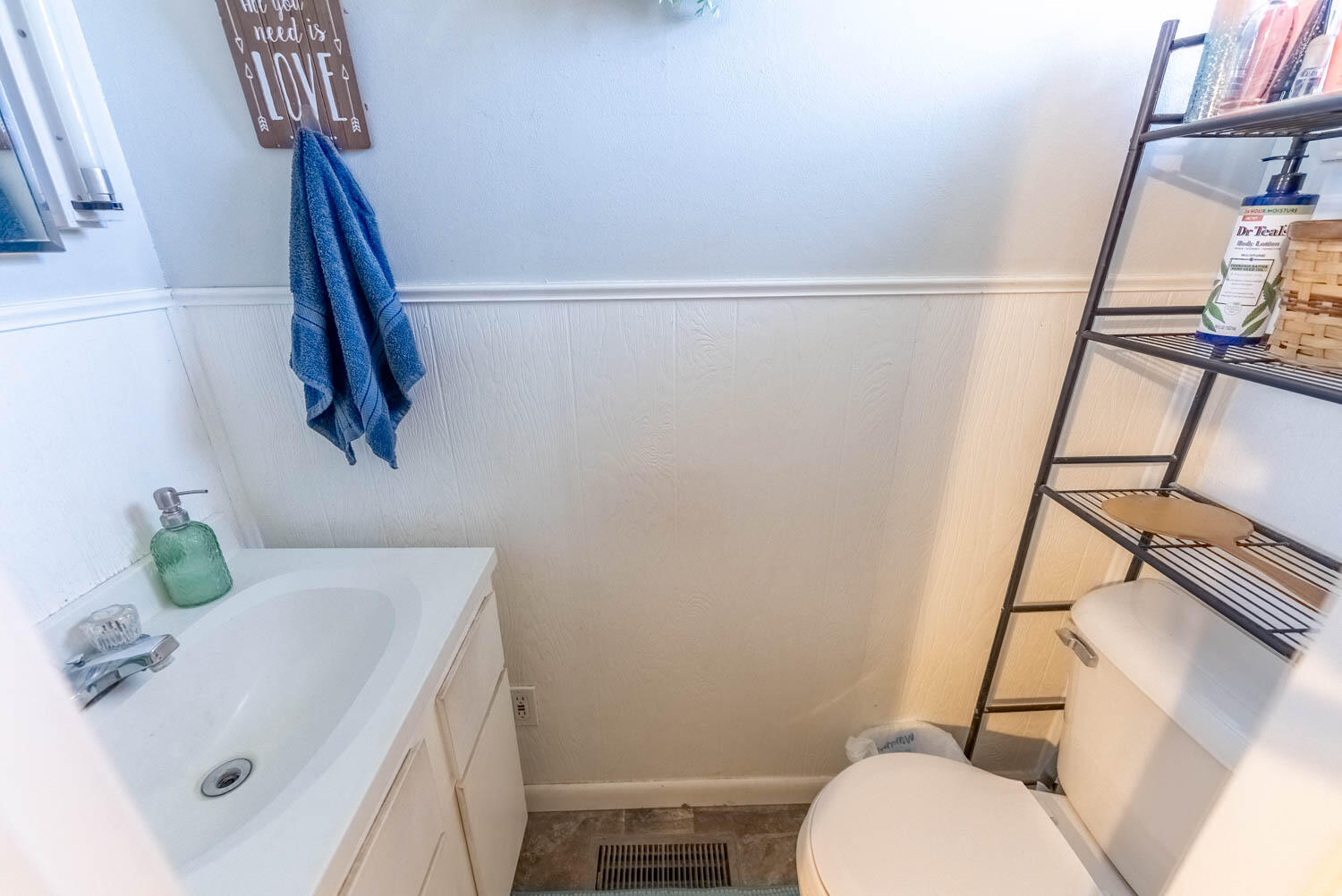 313 Beatrice Property Photo 17