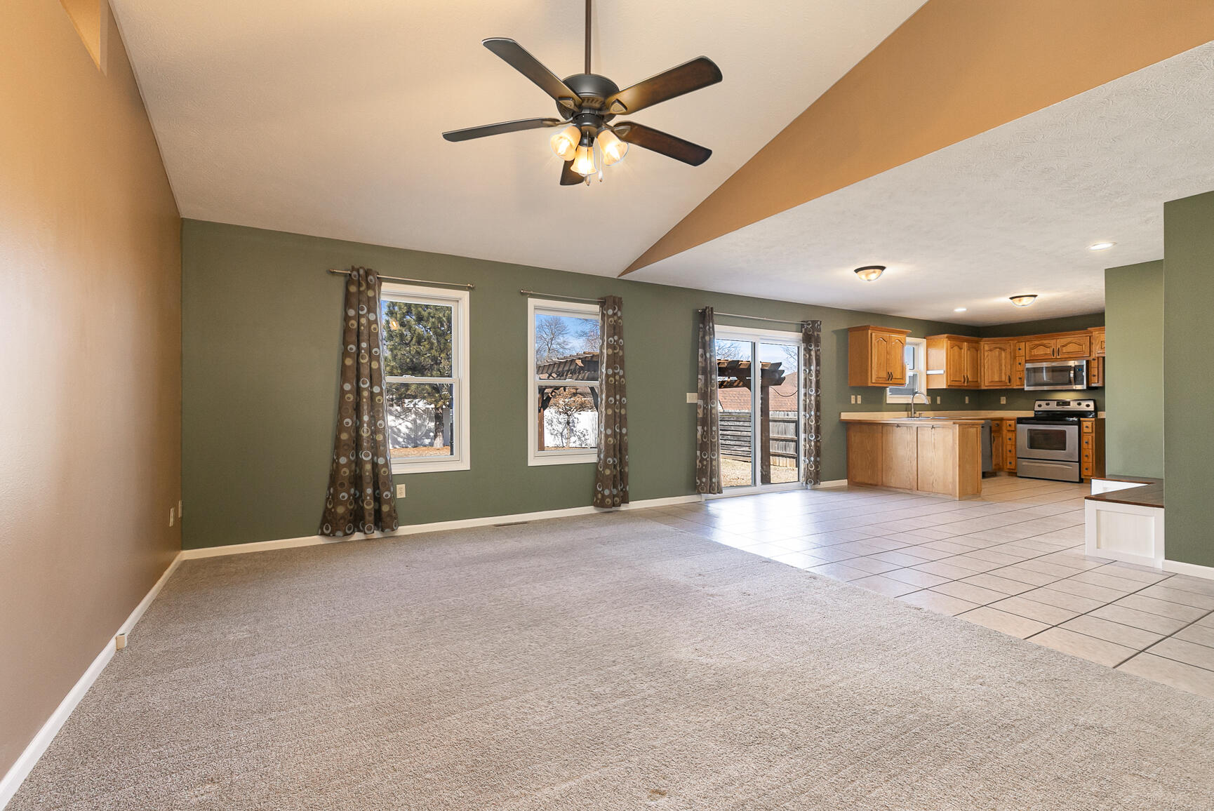 1175 East Maupin Street Property Photo 6