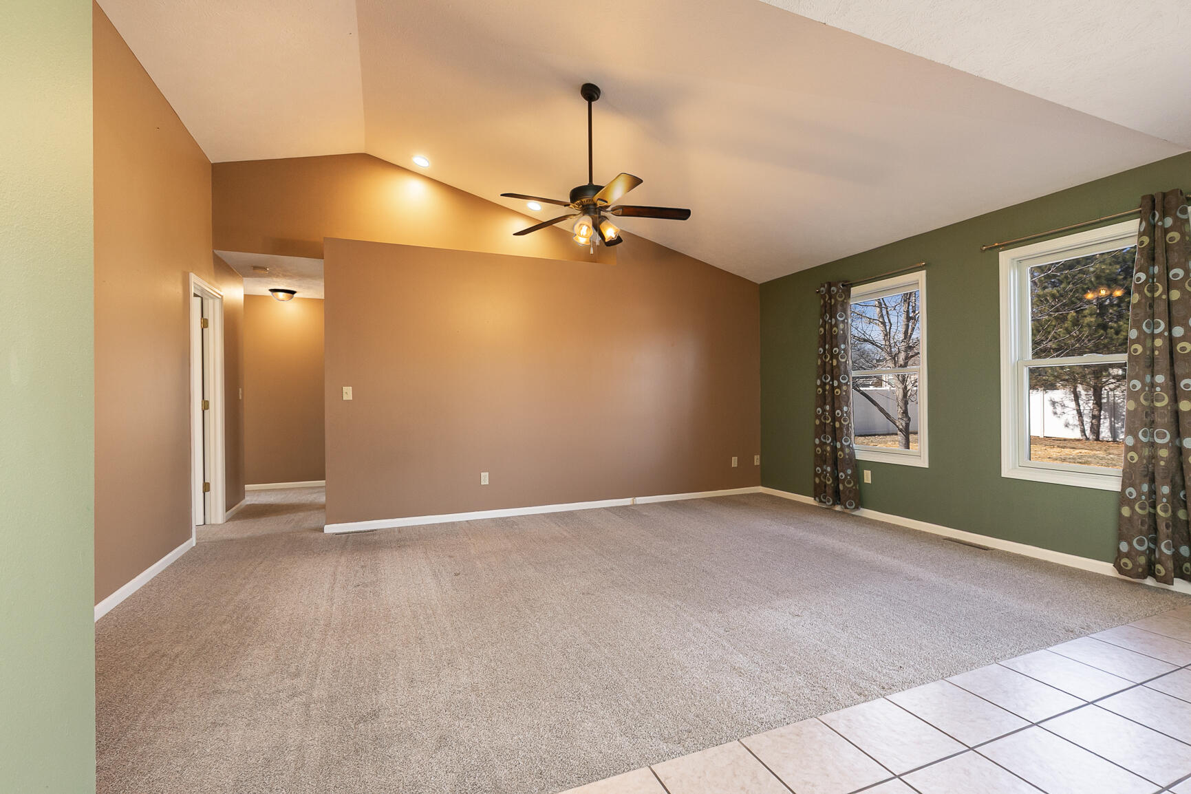 1175 East Maupin Street Property Photo 8