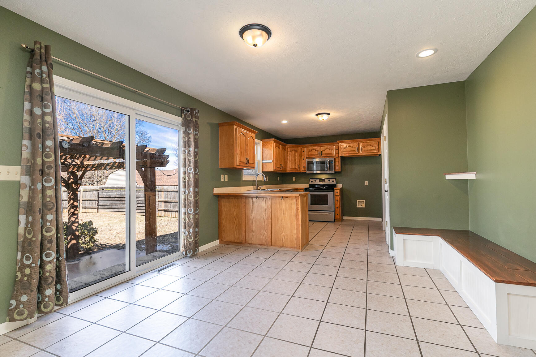 1175 East Maupin Street Property Photo 9