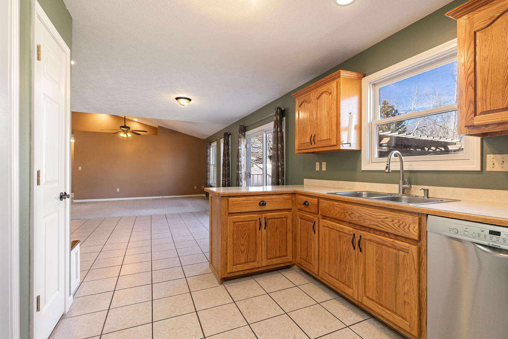 1175 East Maupin Street Property Photo 12