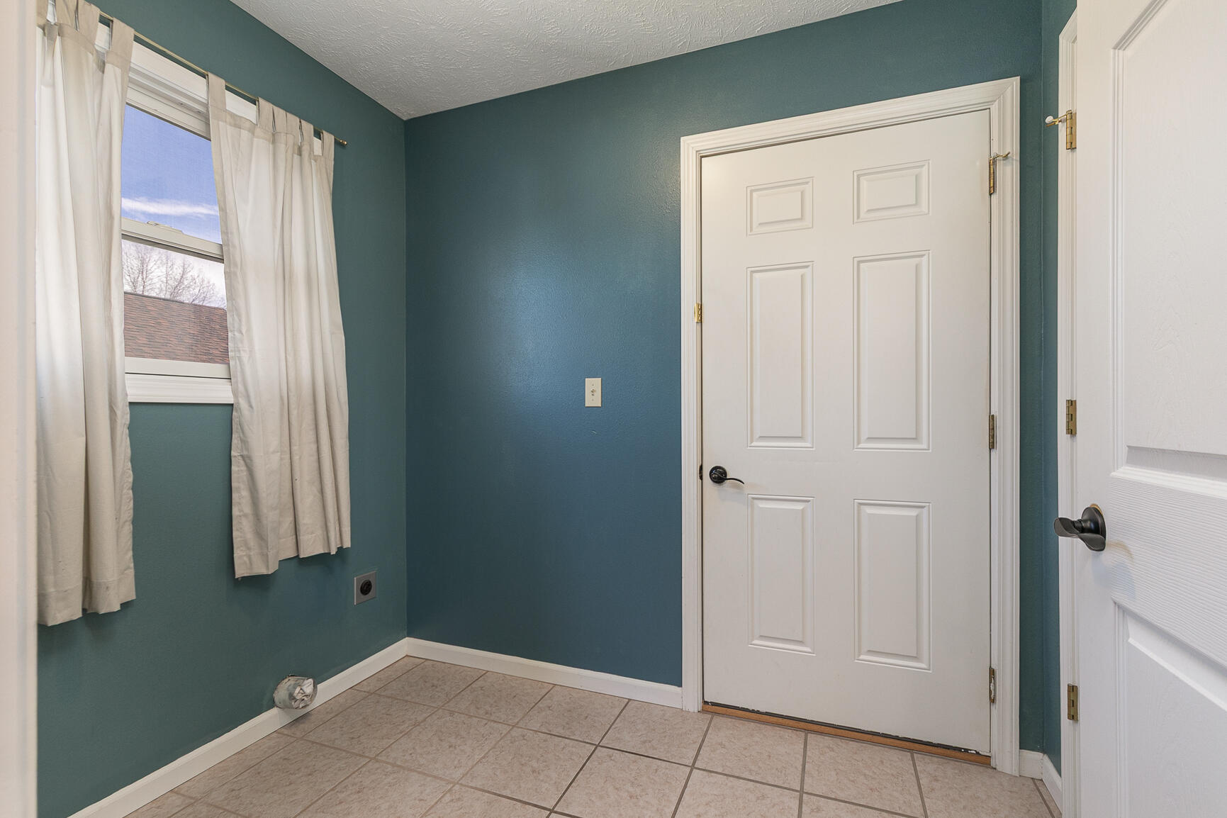 1175 East Maupin Street Property Photo 13