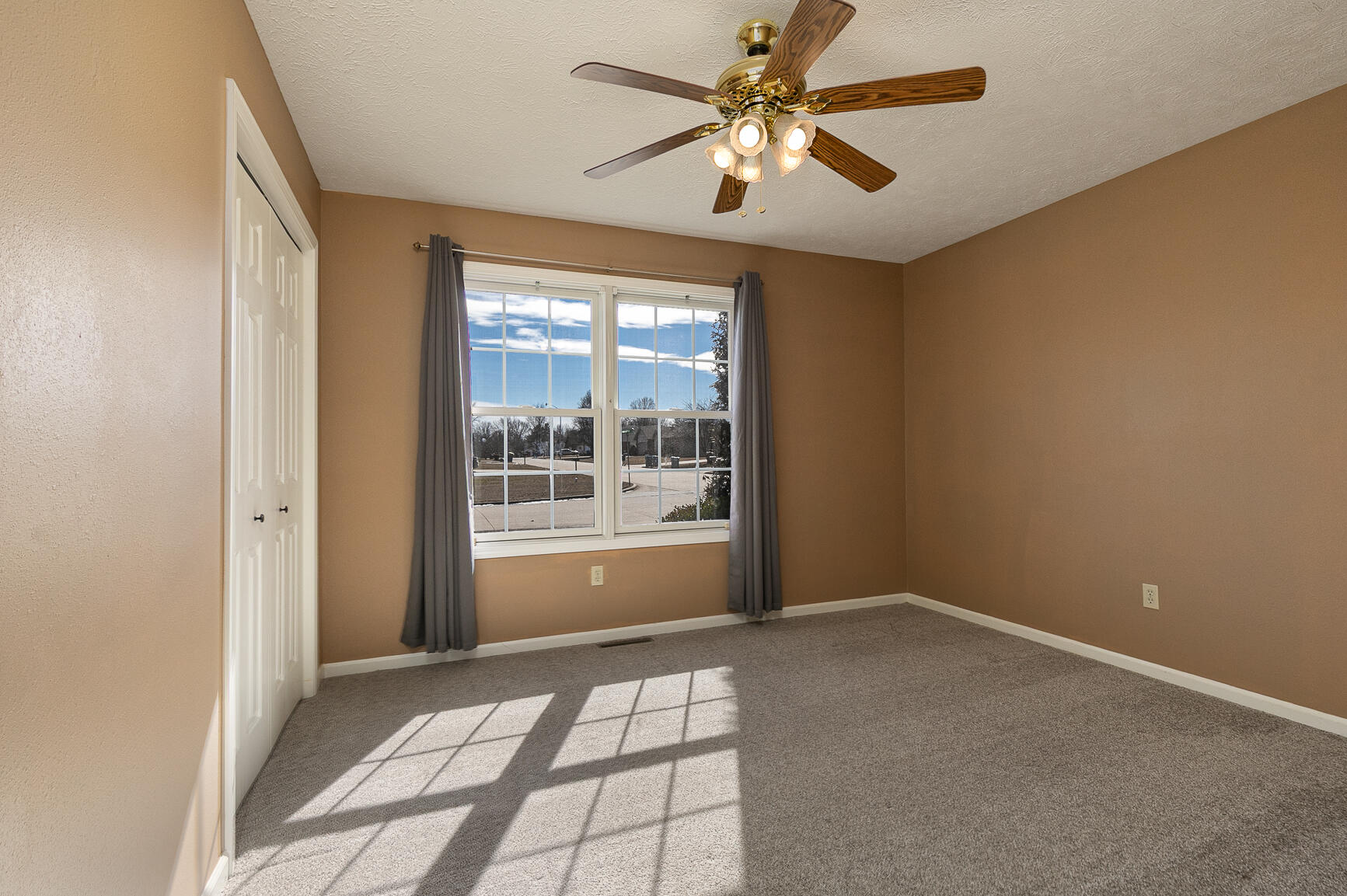 1175 East Maupin Street Property Photo 20