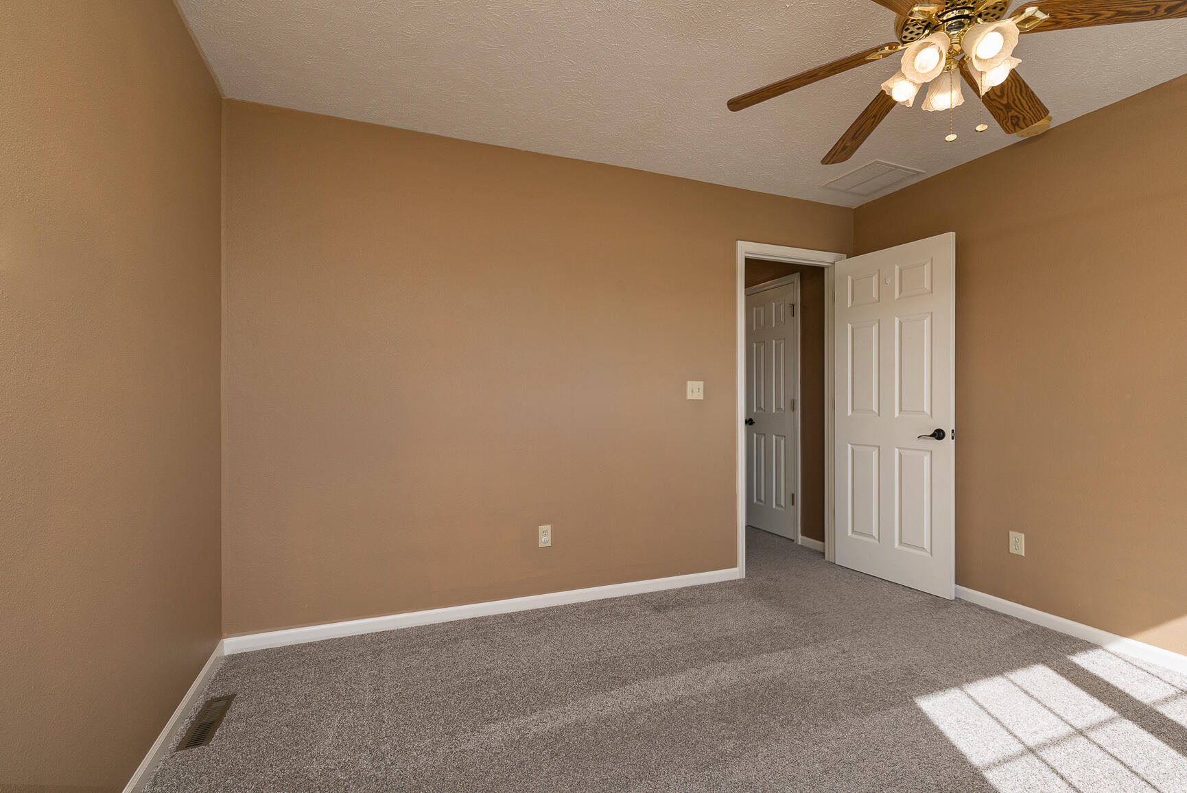 1175 East Maupin Street Property Photo 21