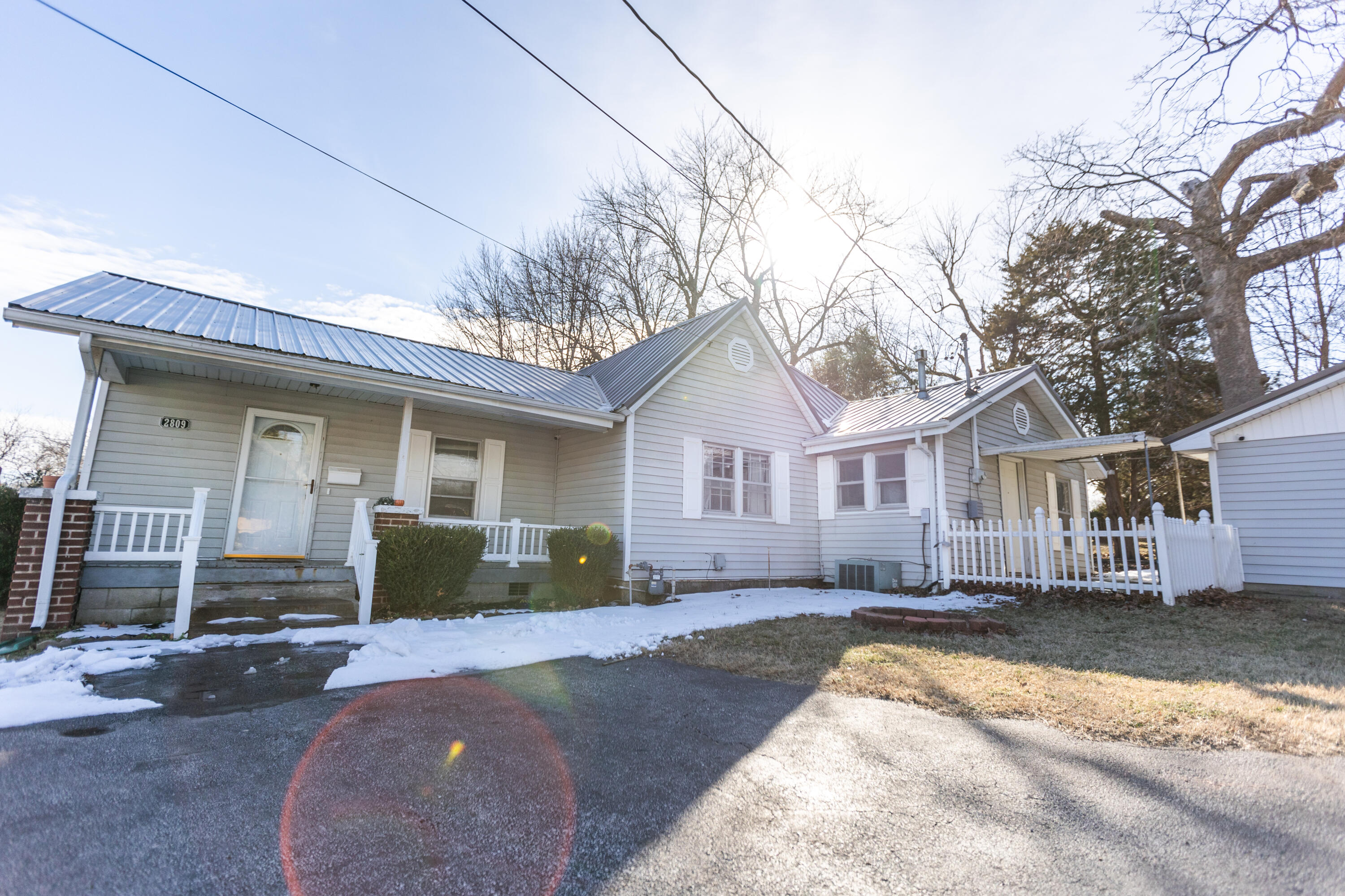 2809 North Campbell Avenue Property Photo 2
