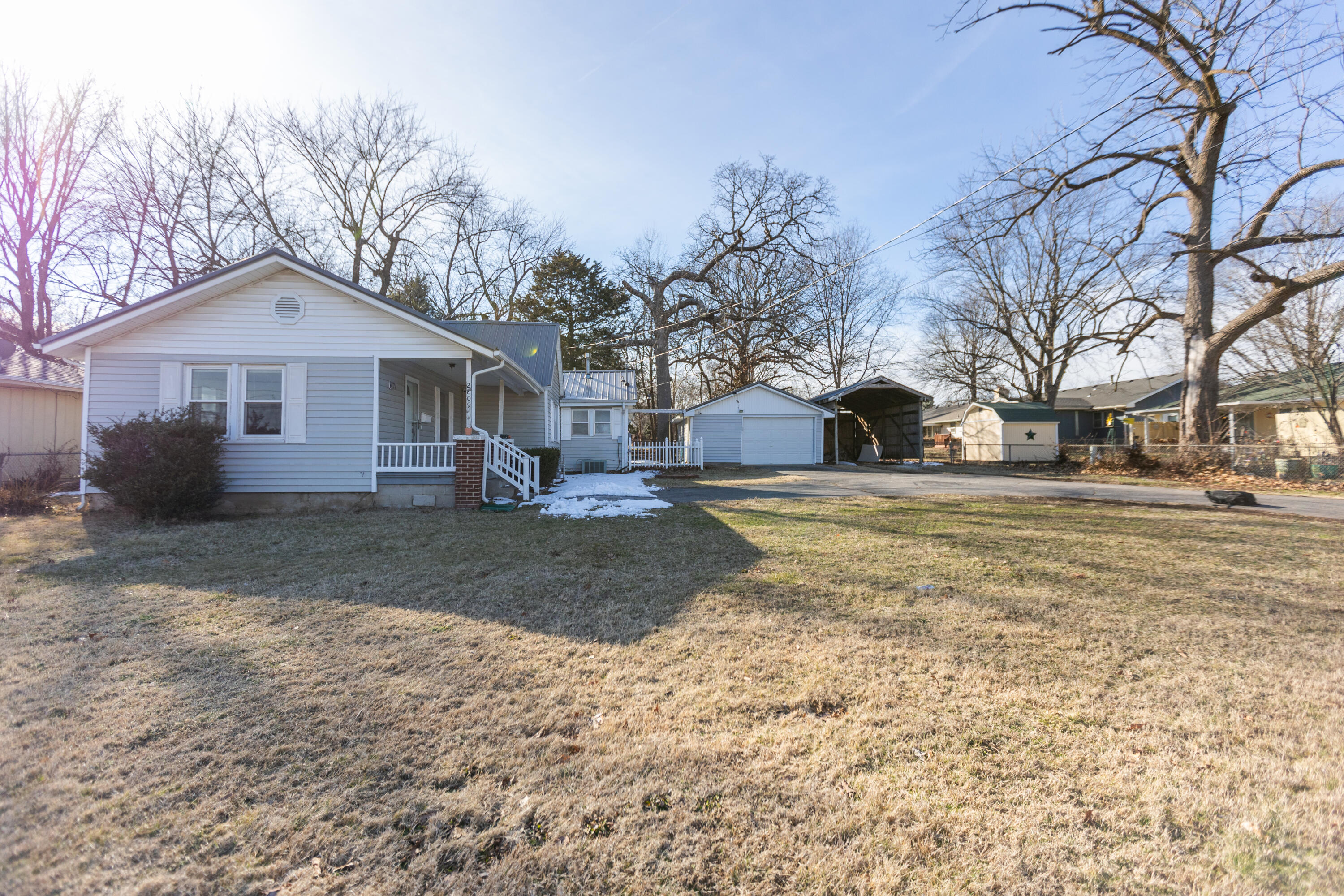 2809 North Campbell Avenue Property Photo 4