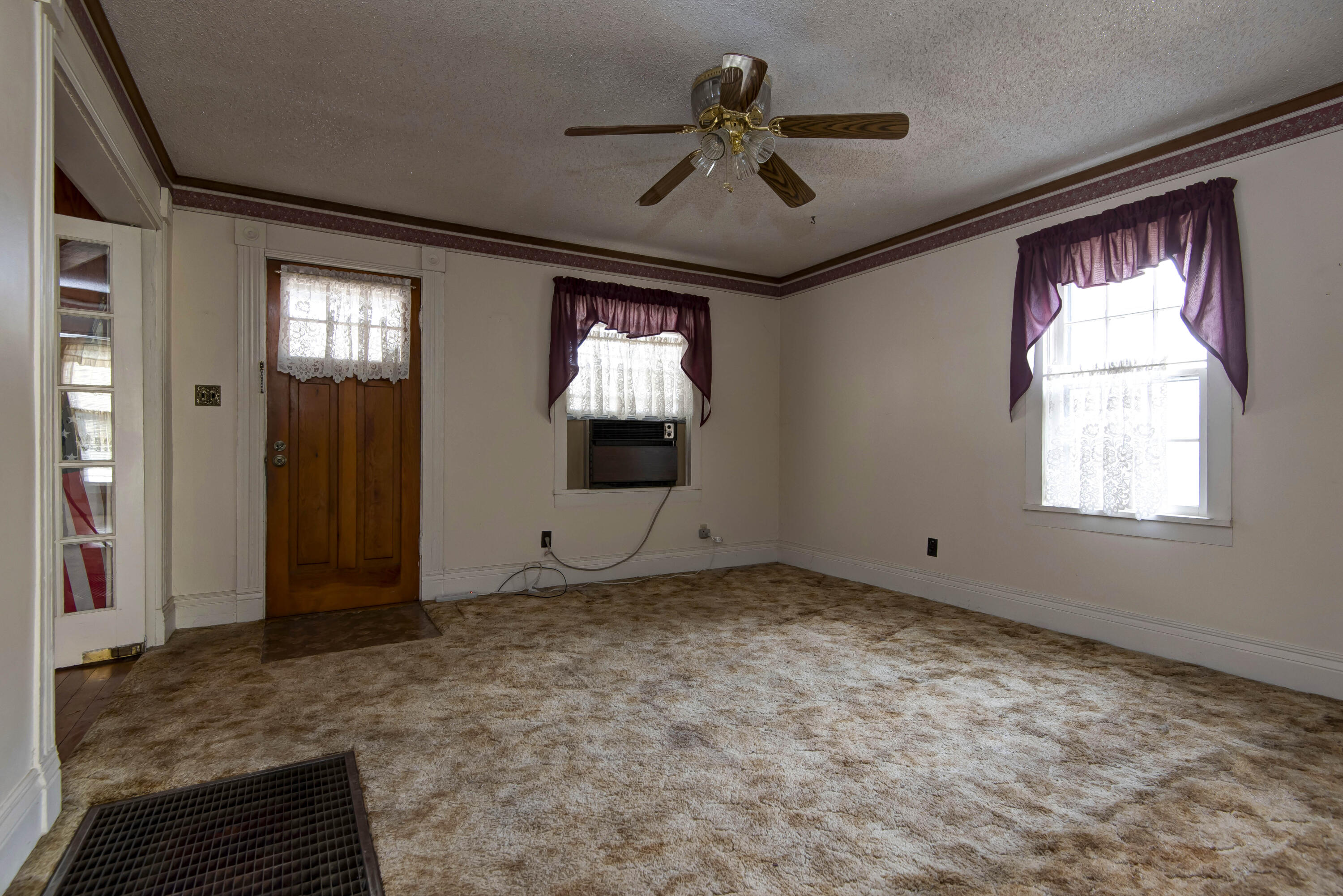 1448 North Clay Avenue Property Photo 3