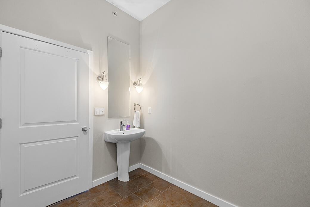 623 West Walnut Street Property Photo 19