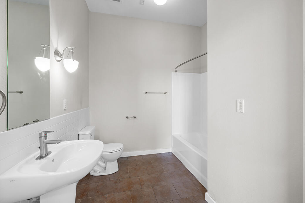 623 West Walnut Street Property Photo 28