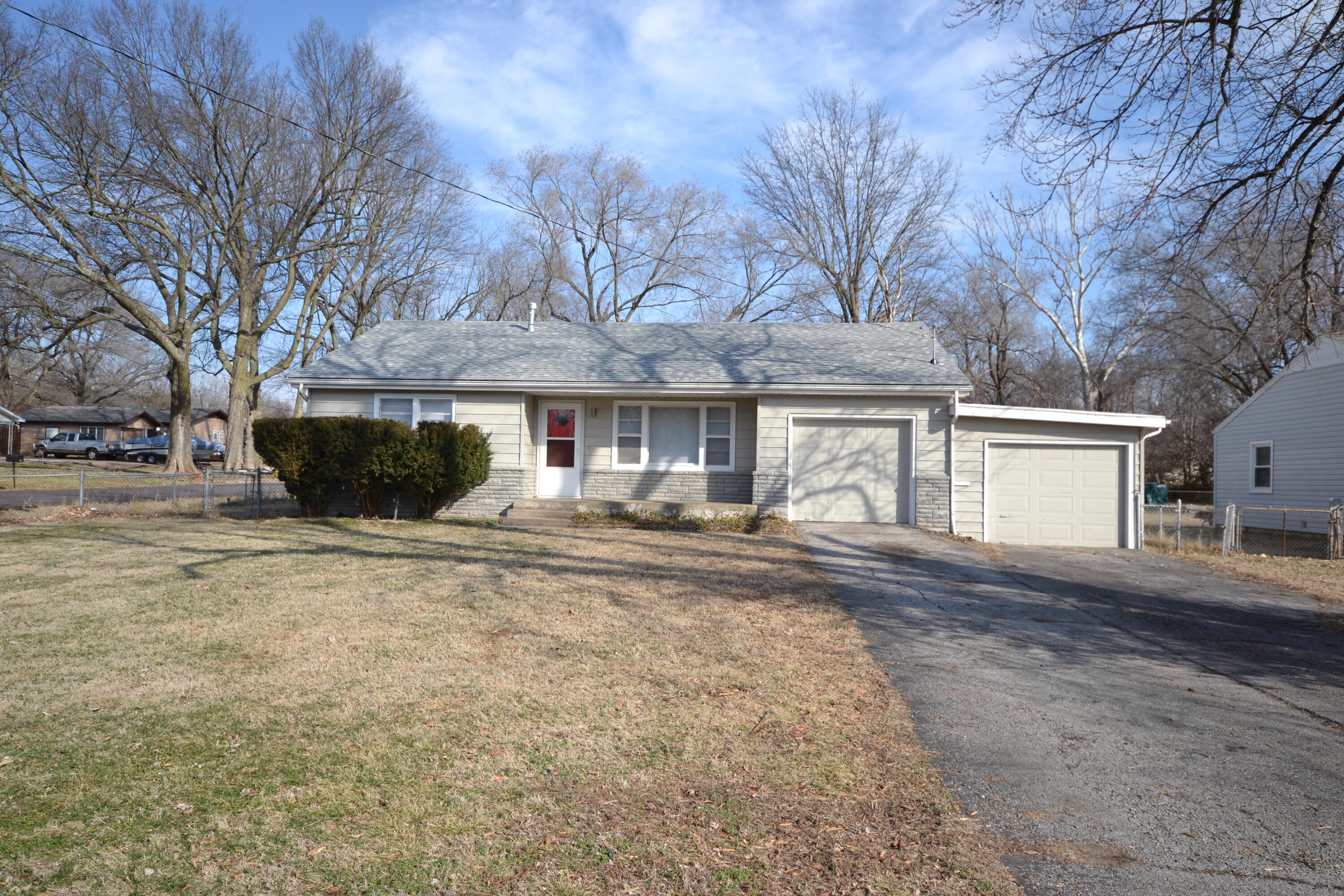637 West Crestview Street Property Photo