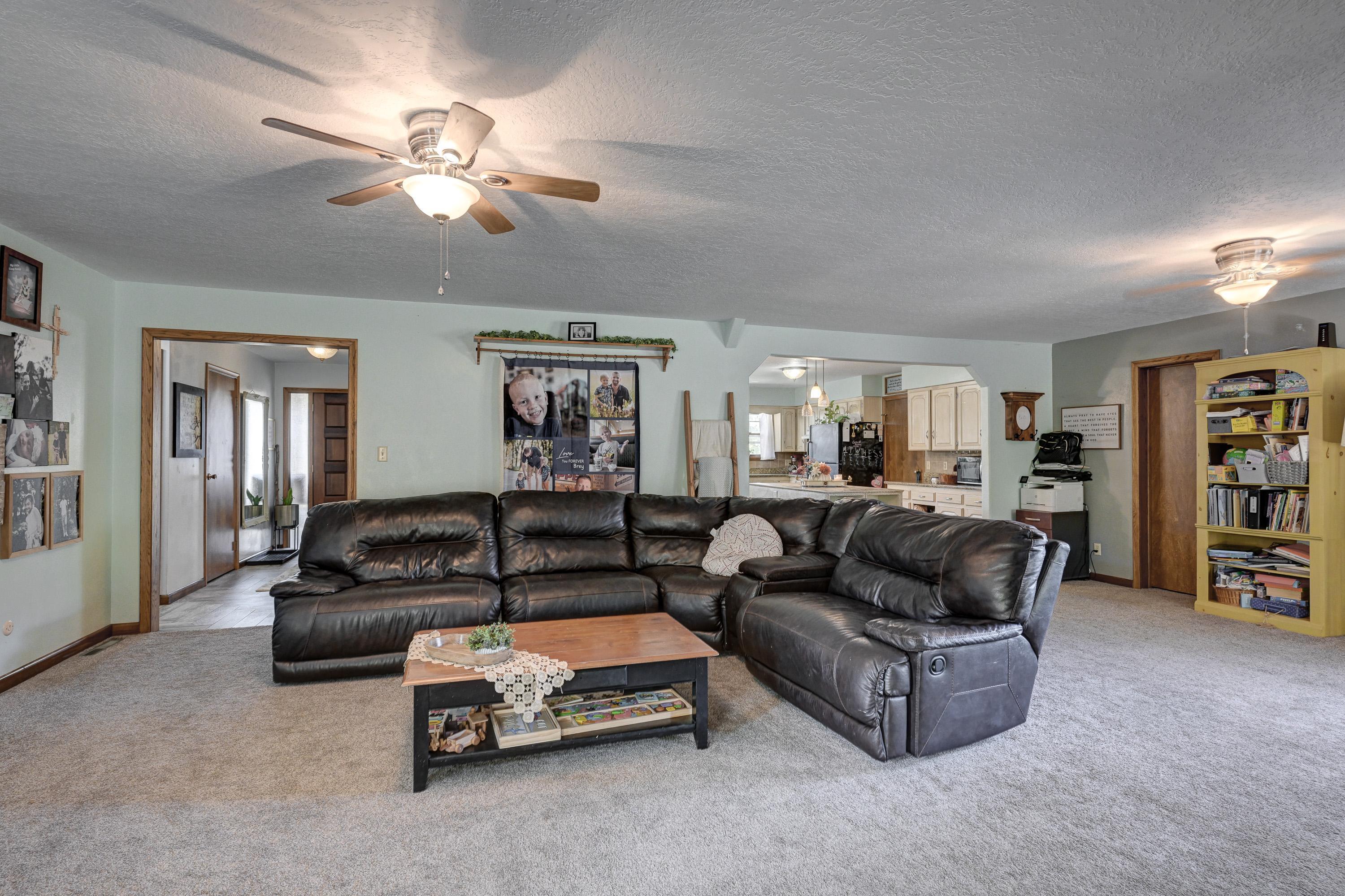17373 Goldfinch Road Property Photo 7
