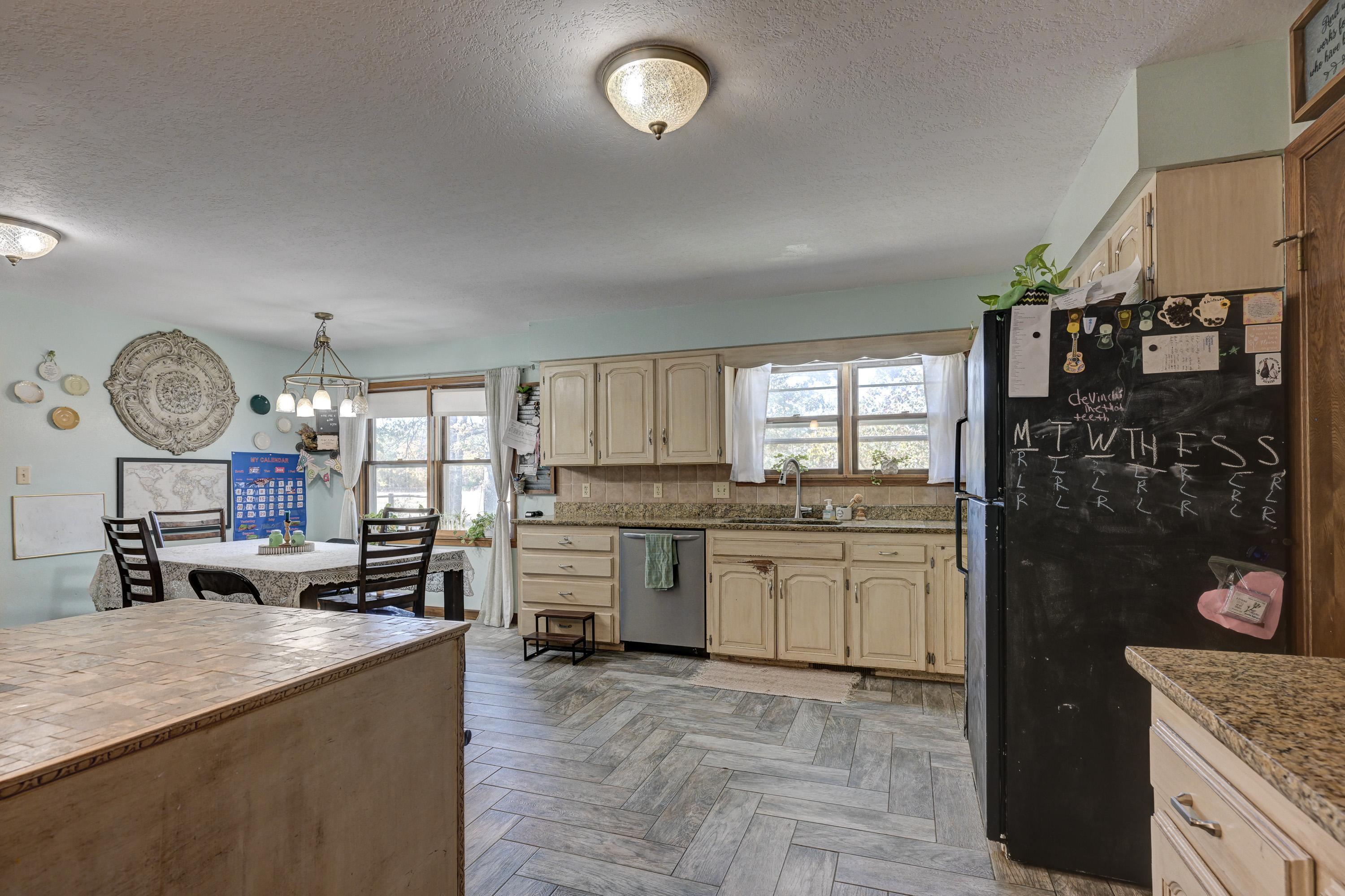 17373 Goldfinch Road Property Photo 14