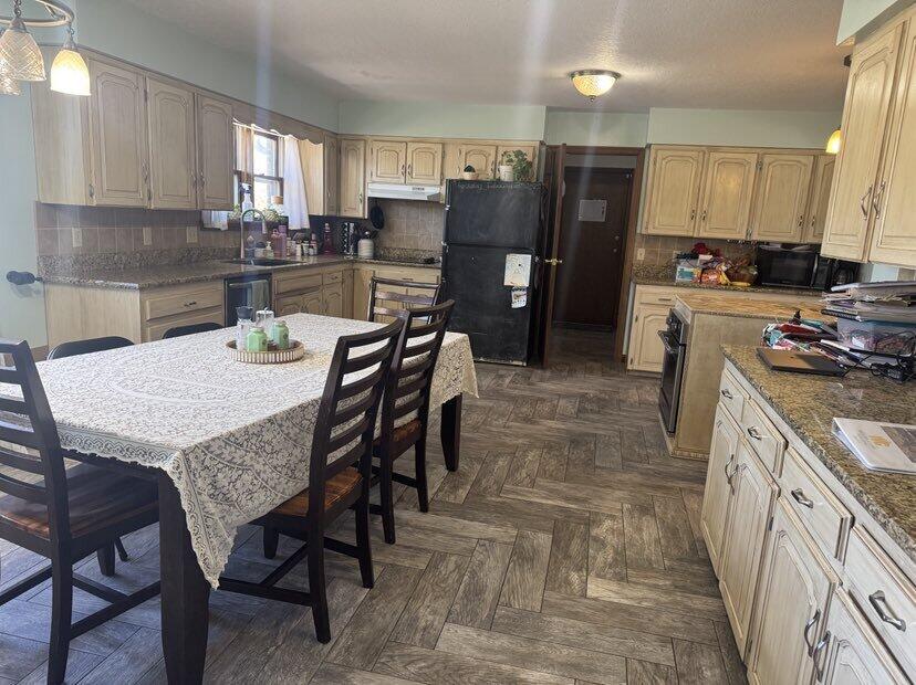 17373 Goldfinch Road Property Photo 18