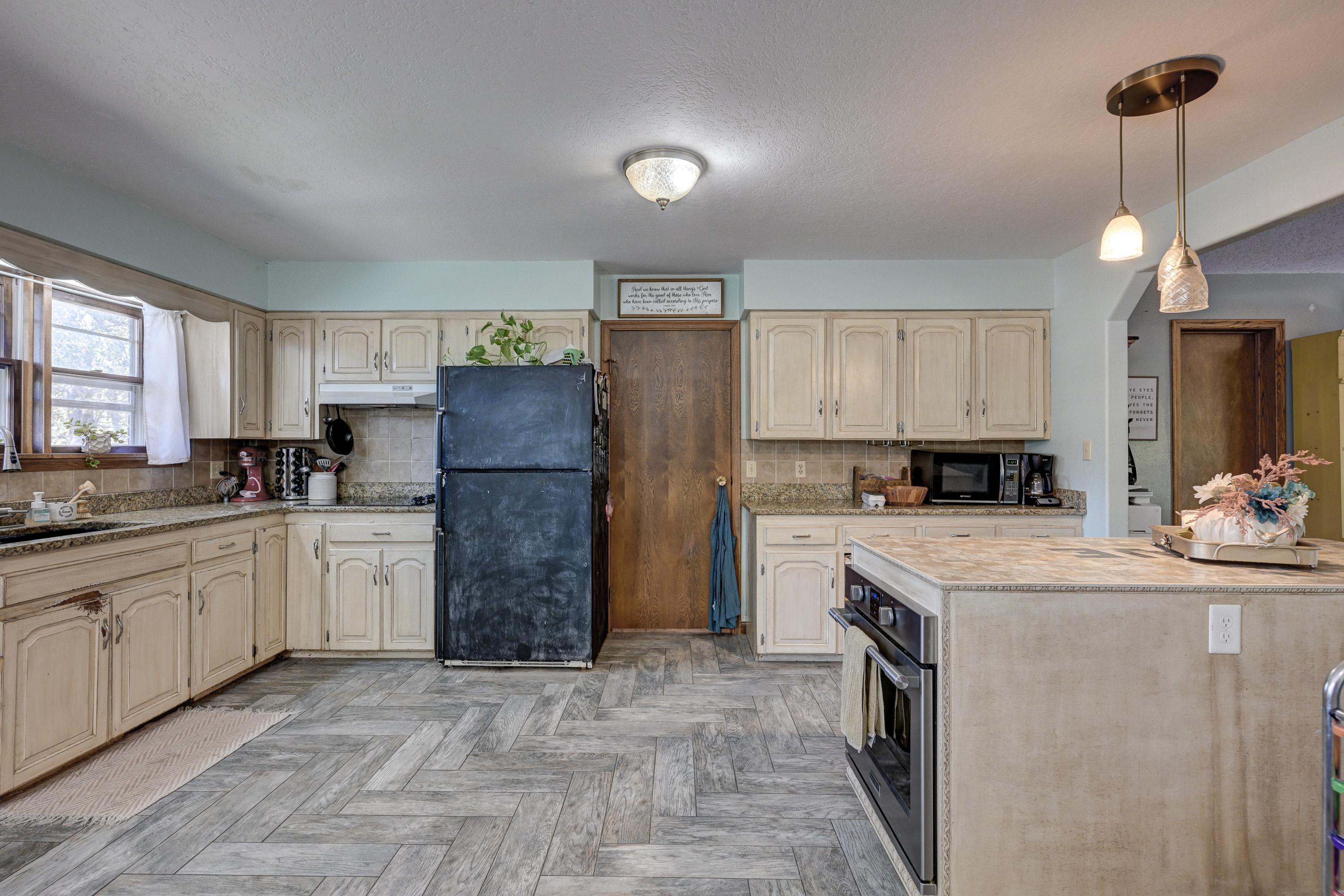 17373 Goldfinch Road Property Photo 19