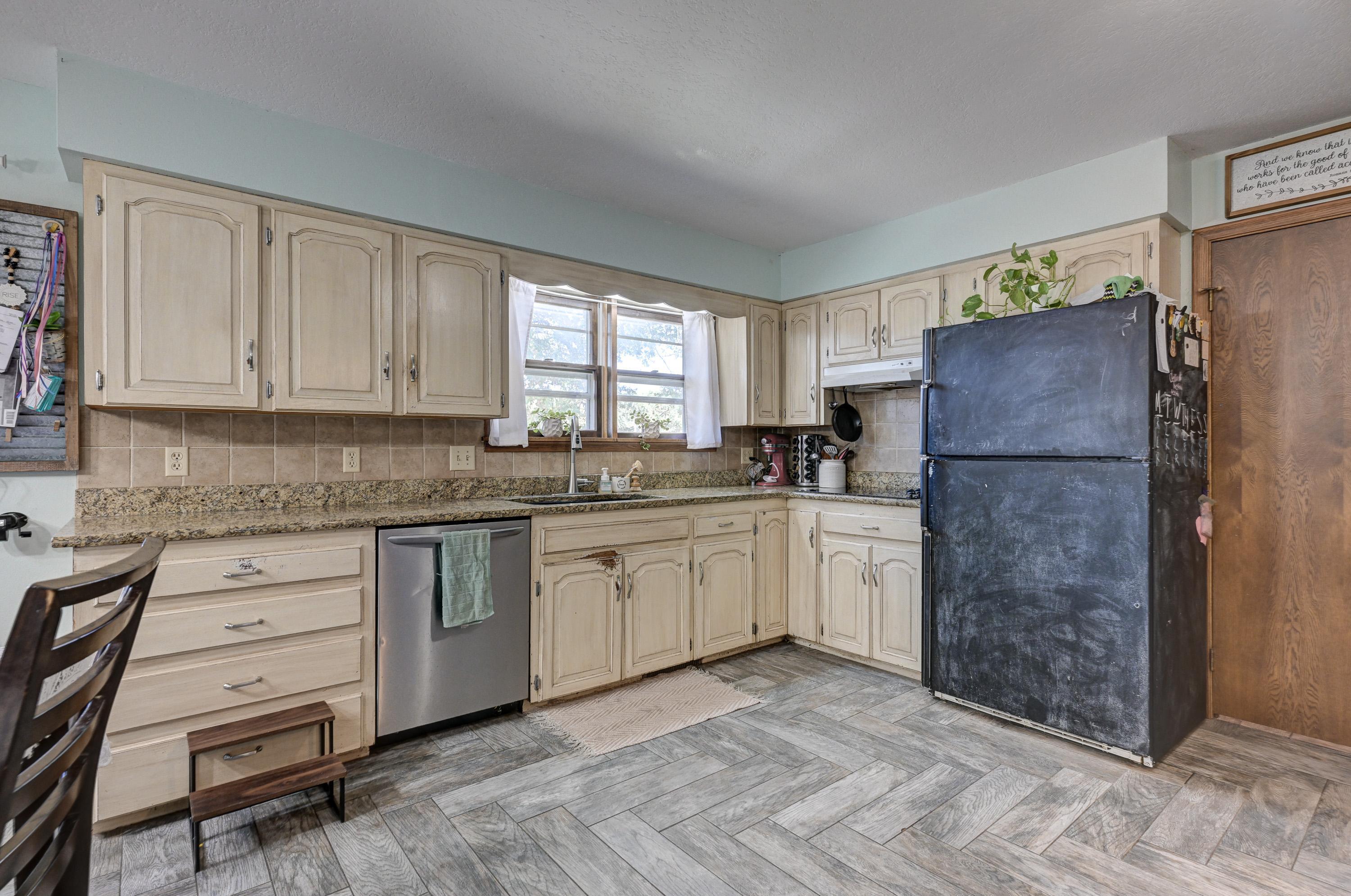 17373 Goldfinch Road Property Photo 20
