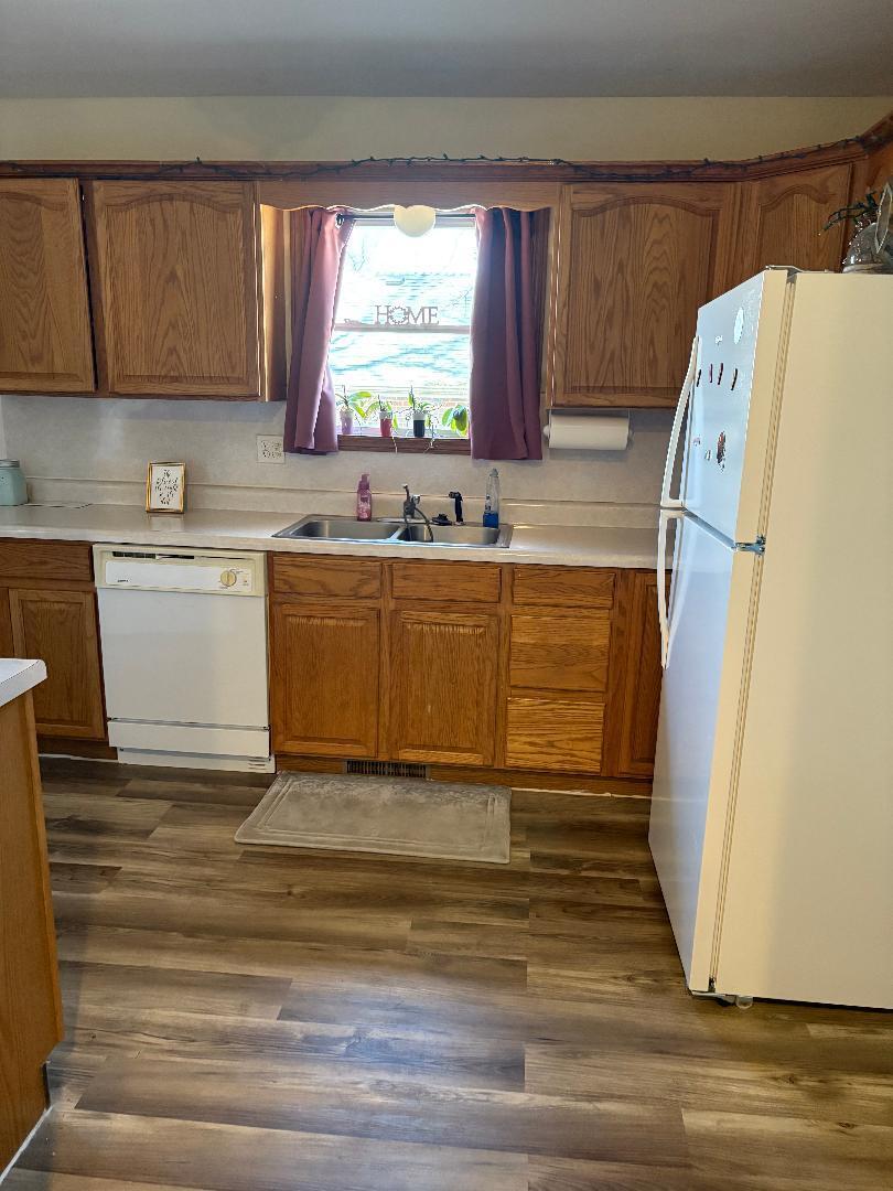 2767/3221 Moore / Greenwood Street Property Photo 9