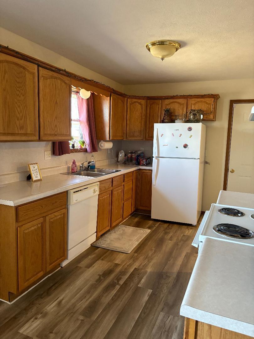 2767/3221 Moore / Greenwood Street Property Photo 10
