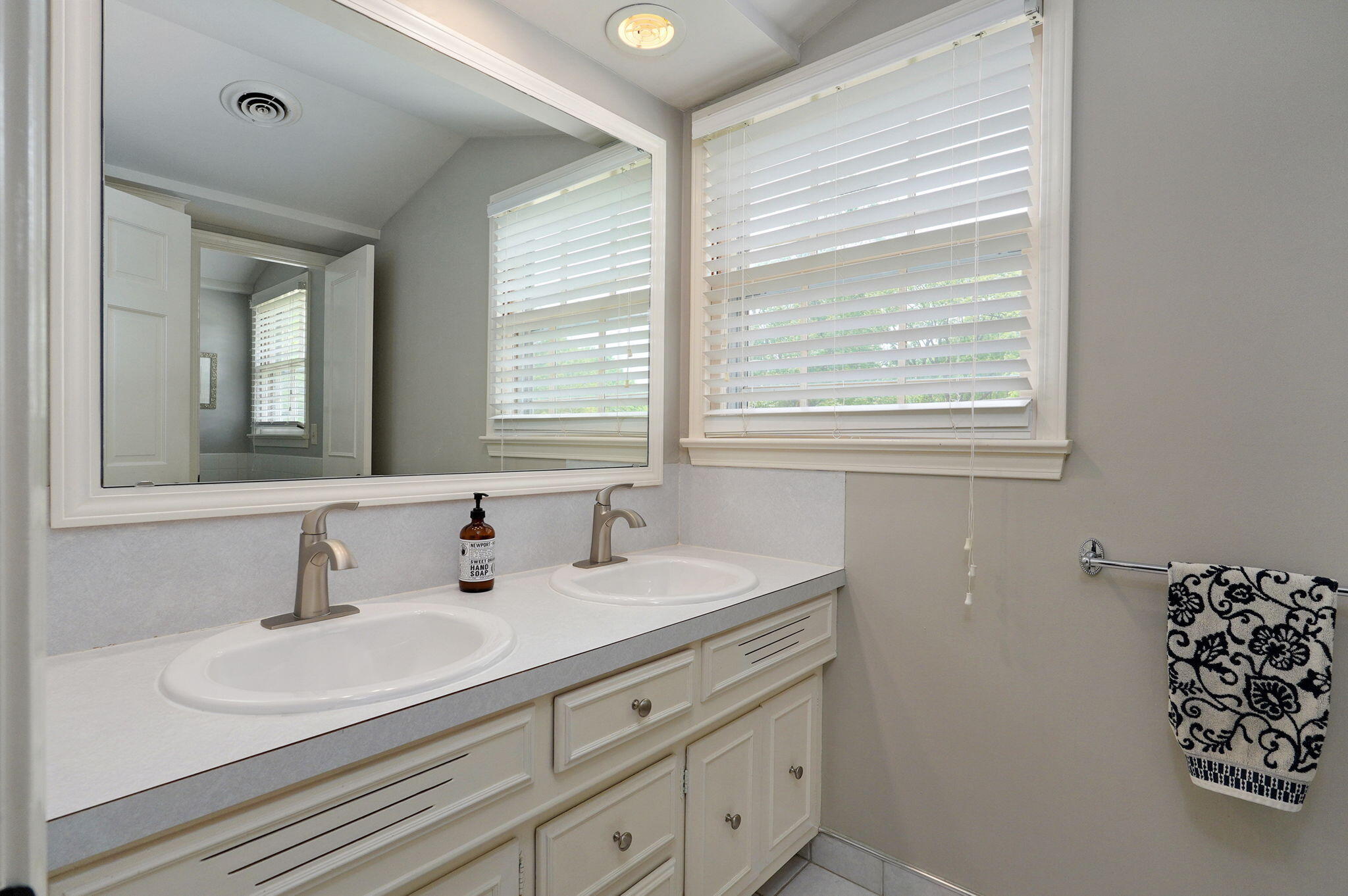 2842 South Glendale Avenue Property Photo 28