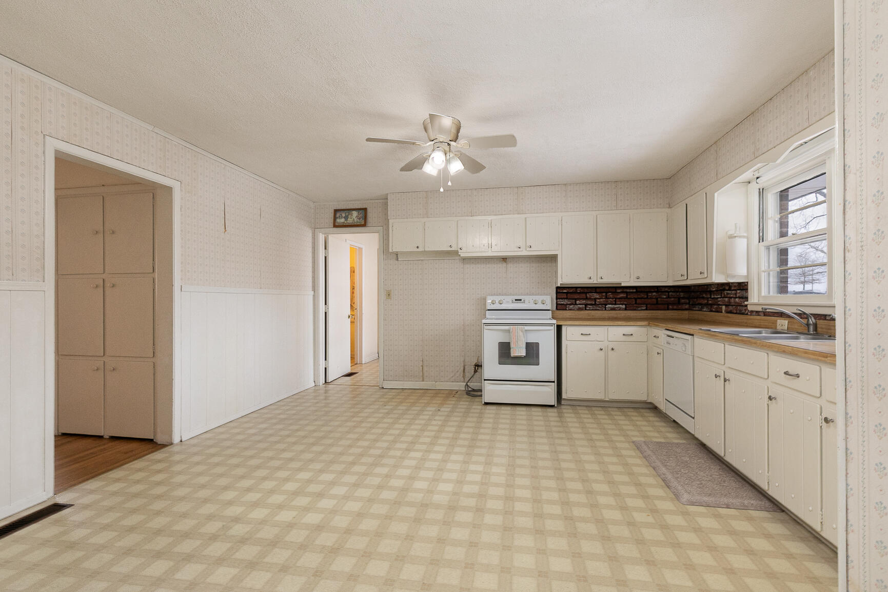 3200 North Weaver Road Property Photo 8