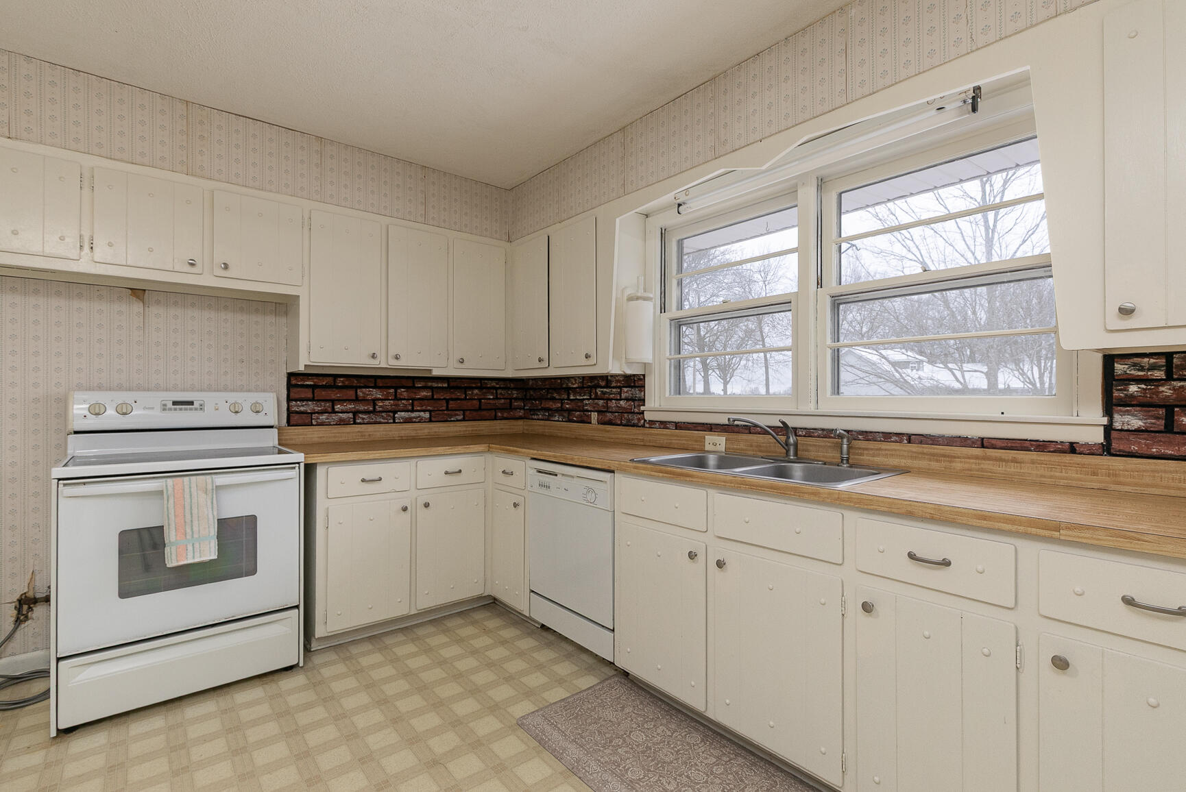 3200 North Weaver Road Property Photo 9