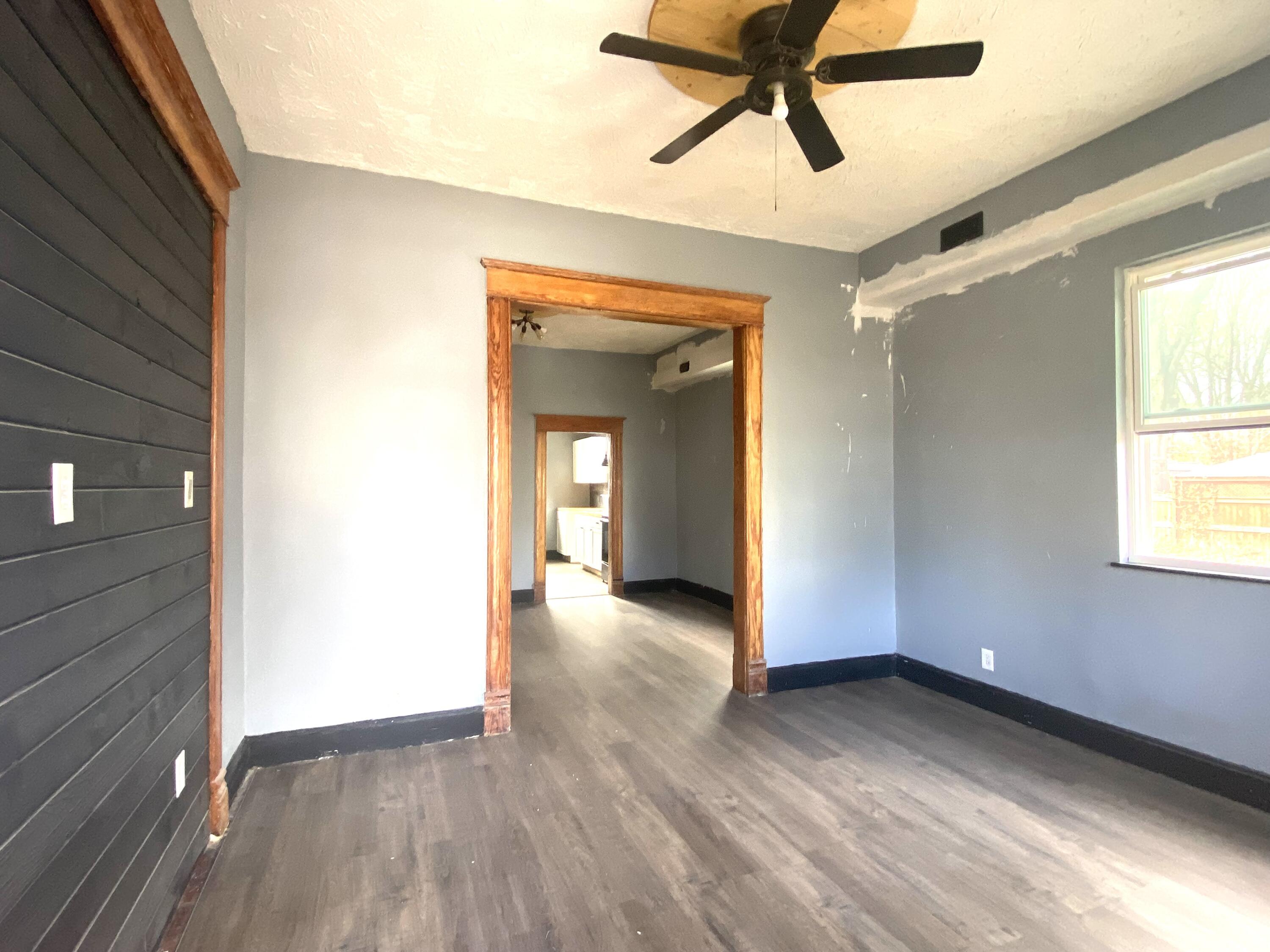 925 North Douglas Avenue Property Photo 2