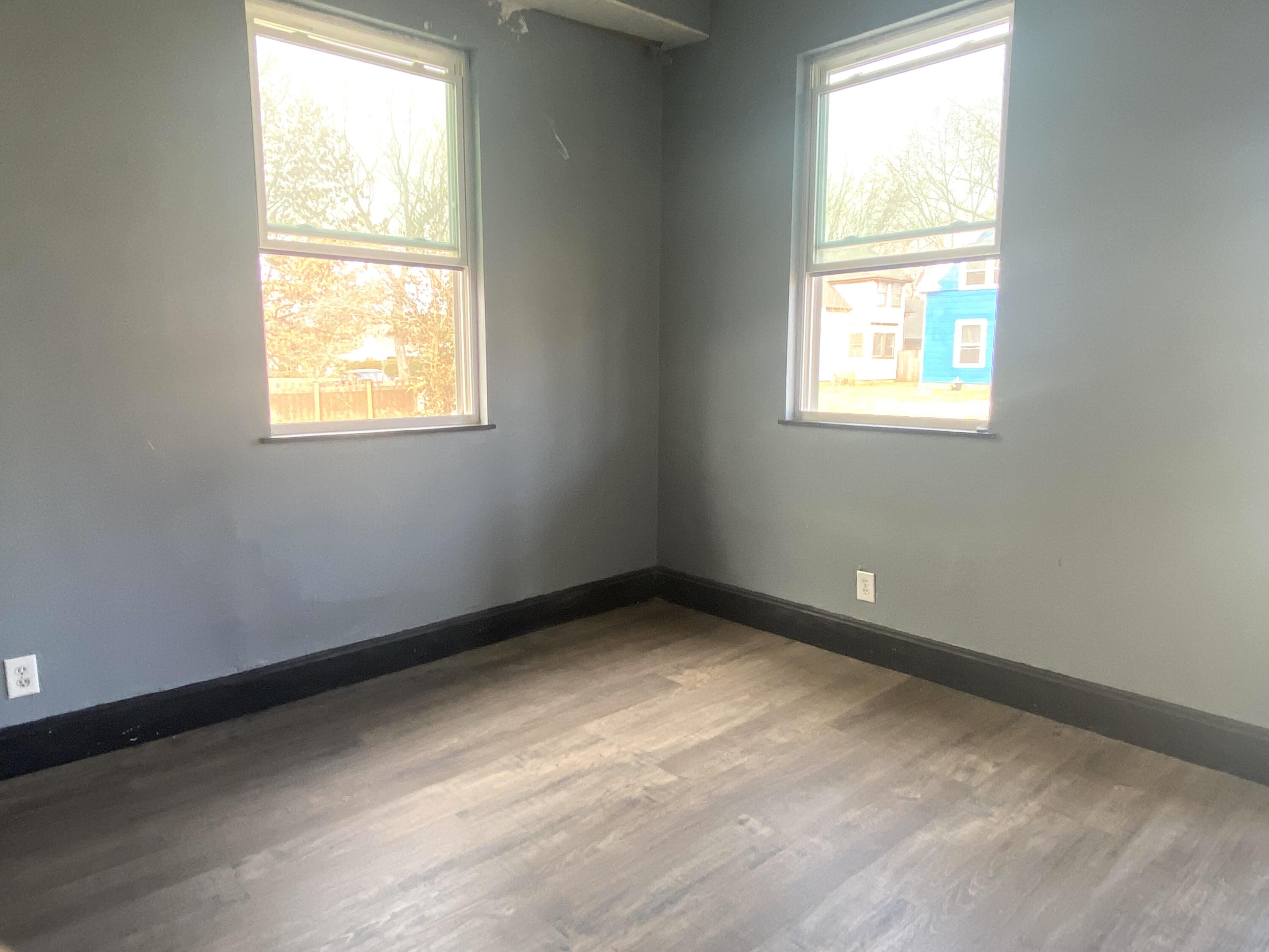 925 North Douglas Avenue Property Photo 3