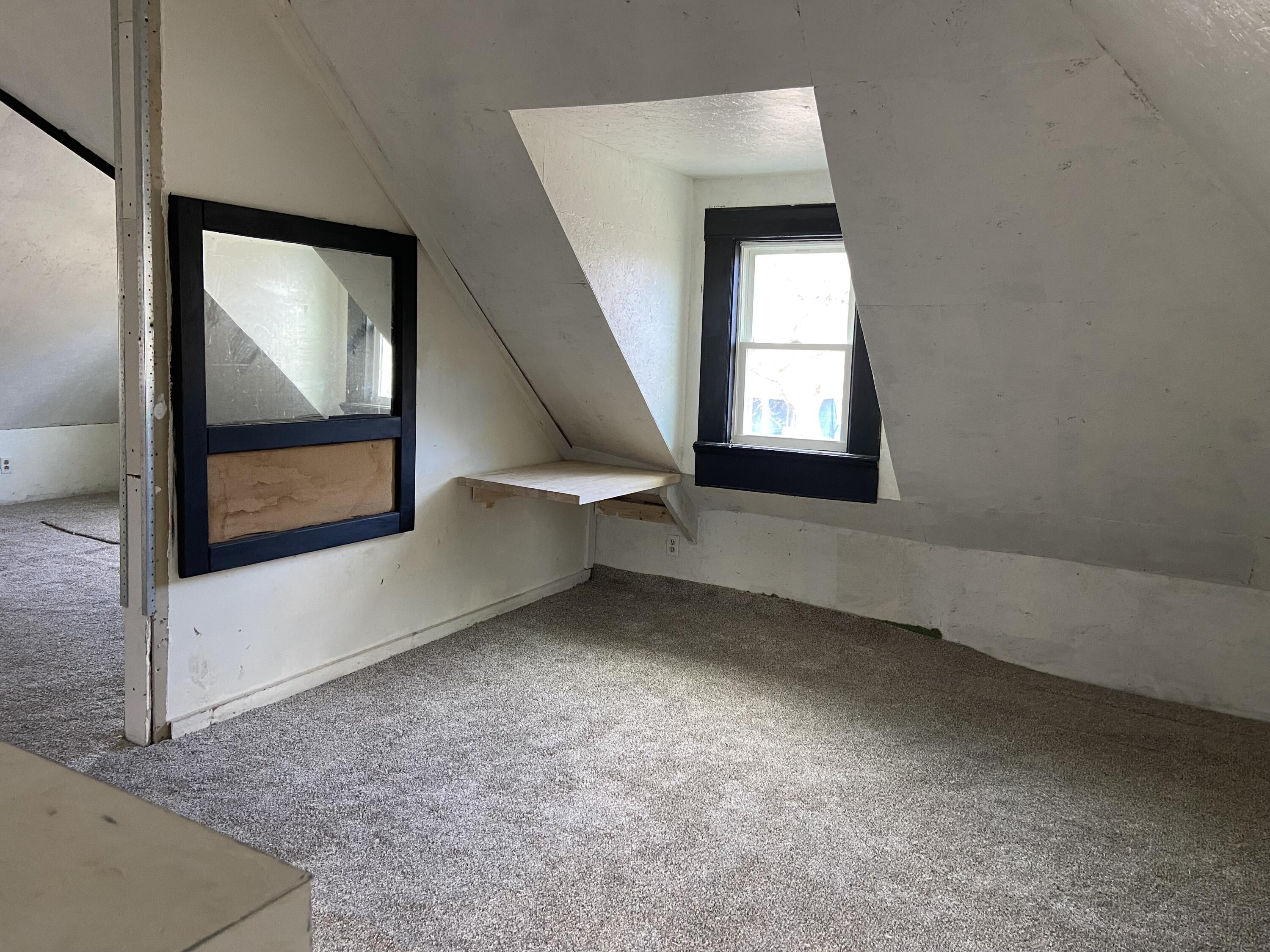 925 North Douglas Avenue Property Photo 11