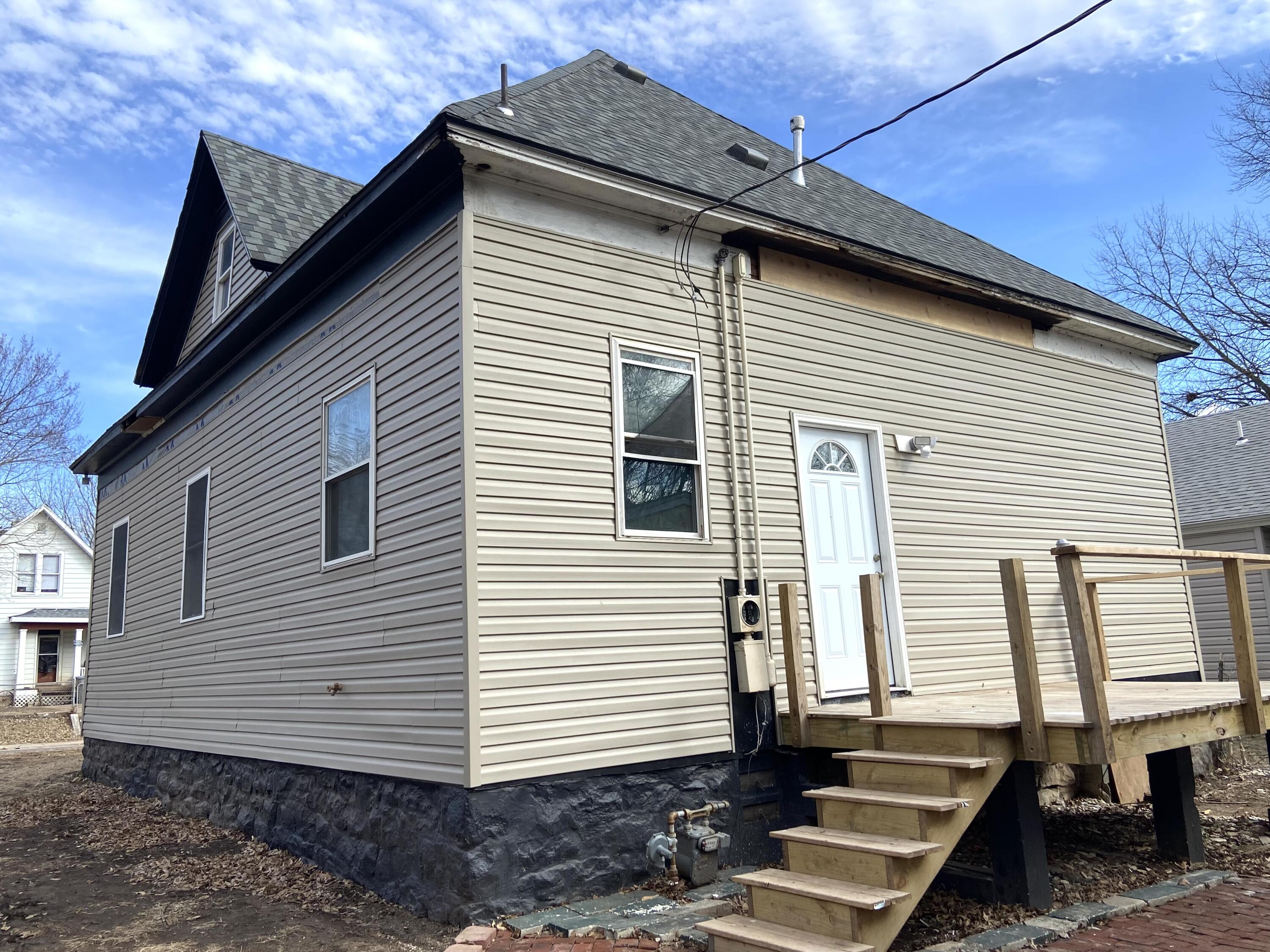 925 North Douglas Avenue Property Photo 14