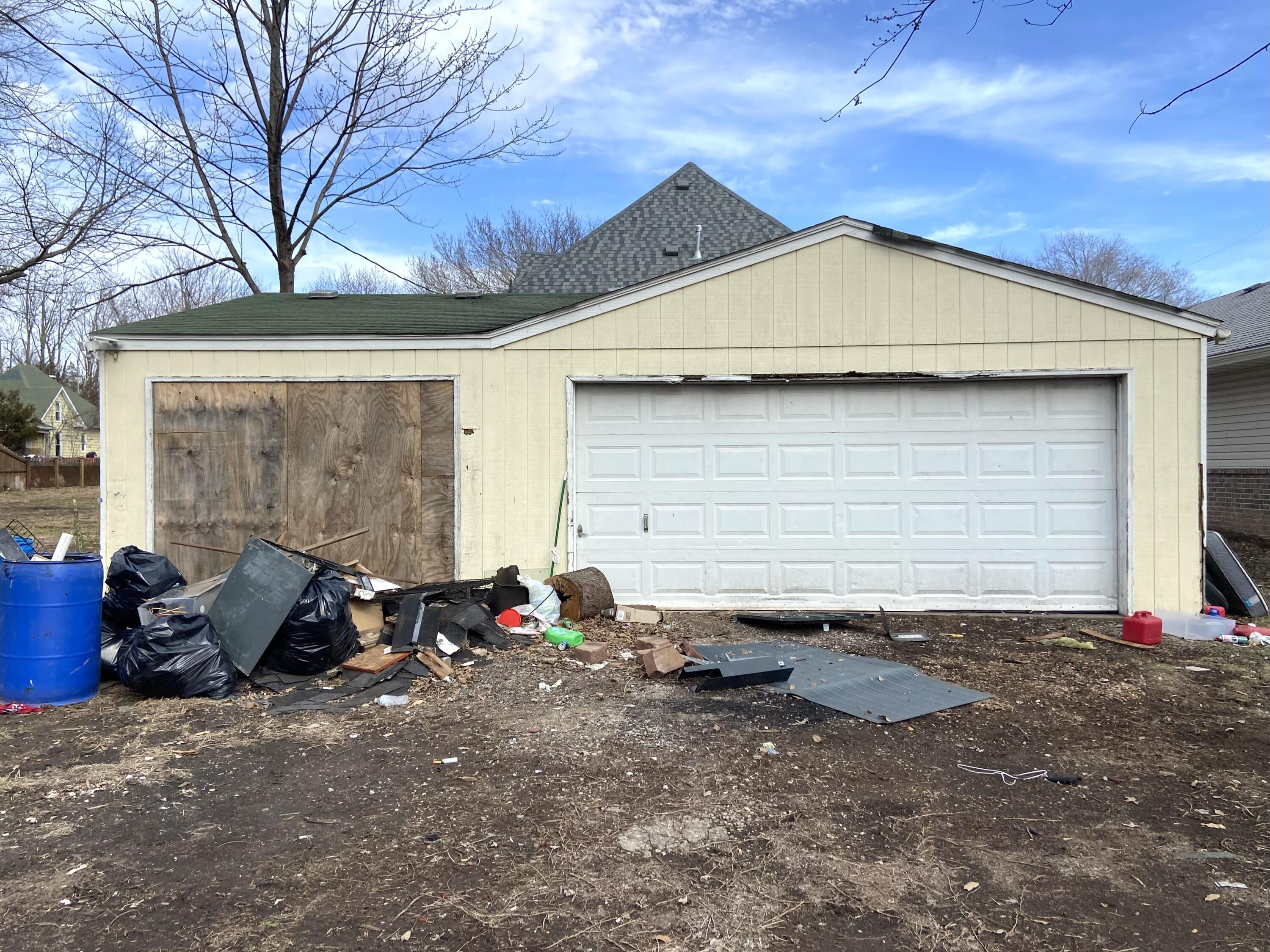 925 North Douglas Avenue Property Photo 16
