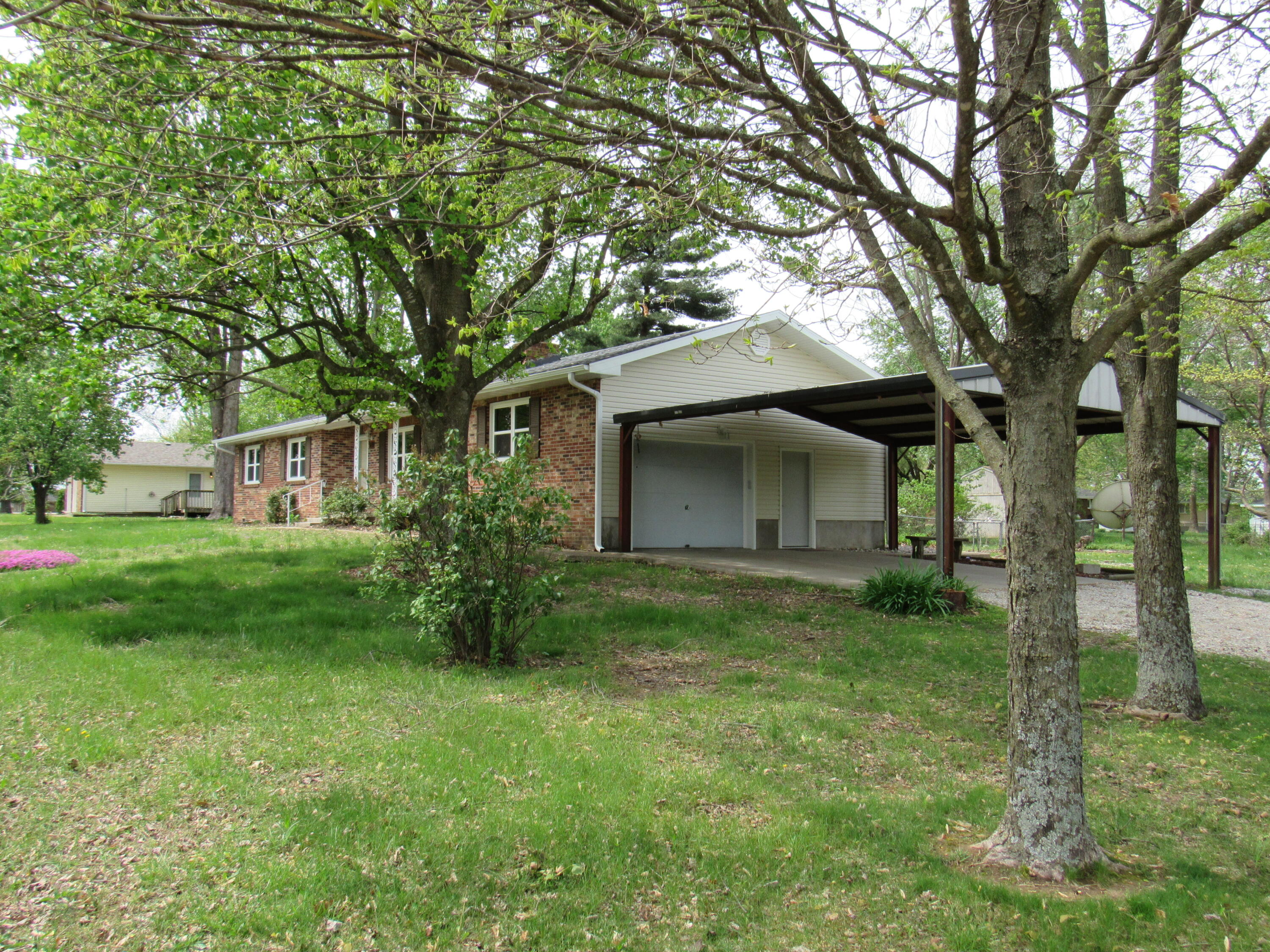 319 Ash Drive Property Photo 3