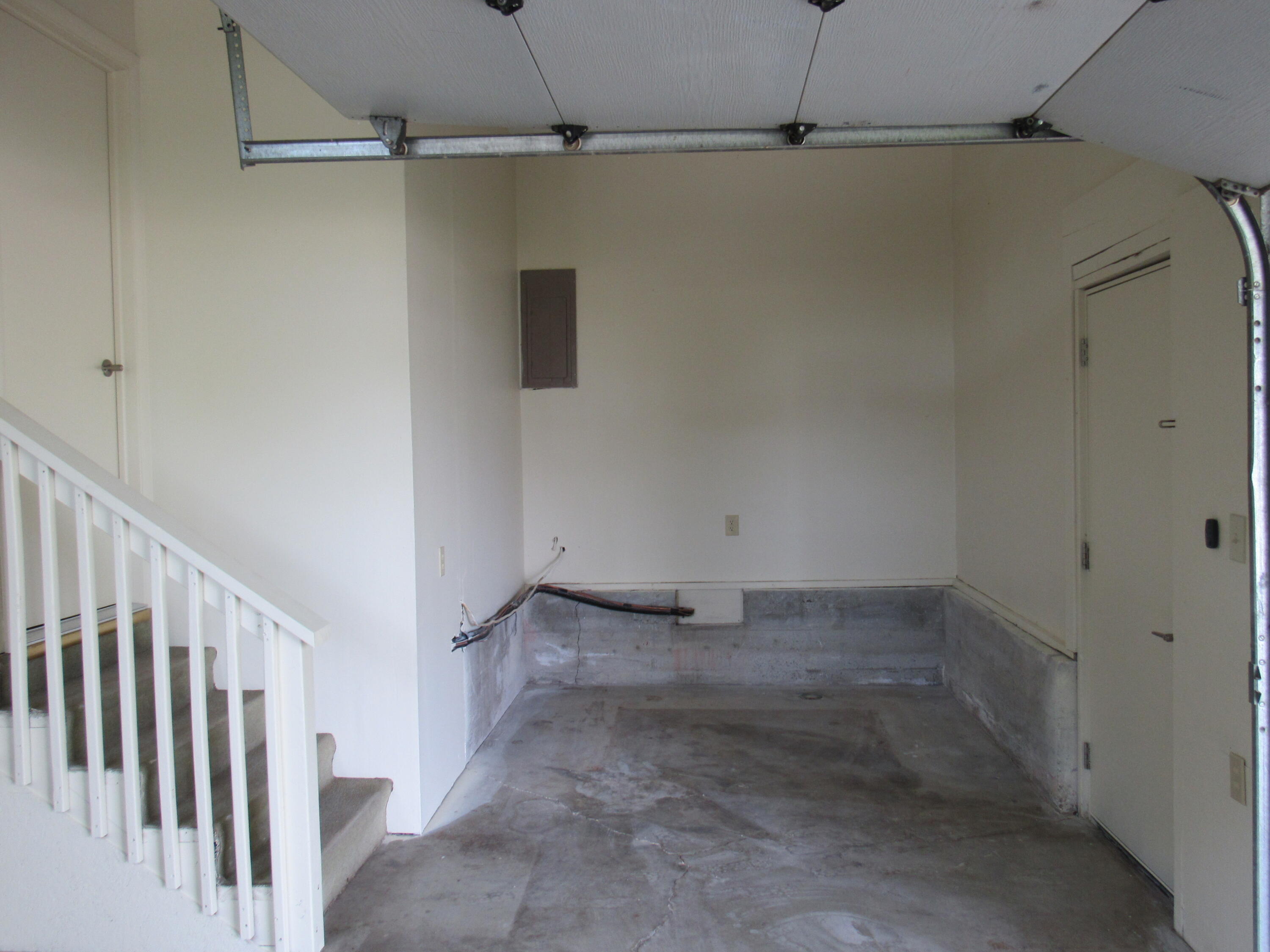 319 Ash Drive Property Photo 5